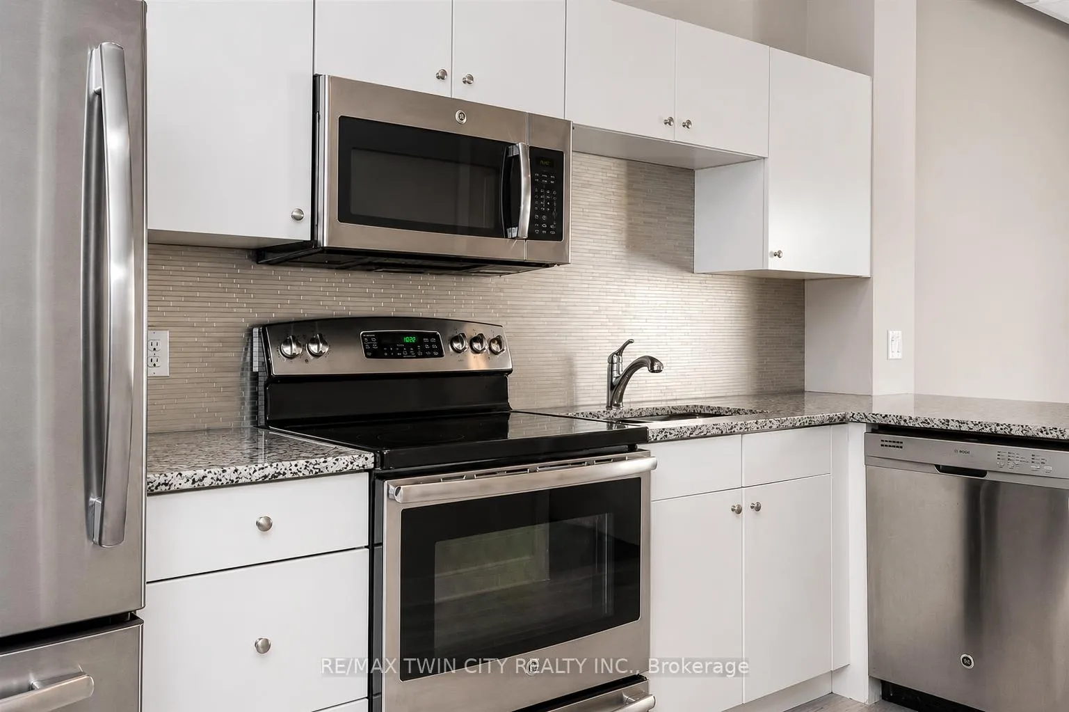 Photo 6 of Unit 409, 1 Victoria Street S, Kitchener, City Commercial Core — HOMEH