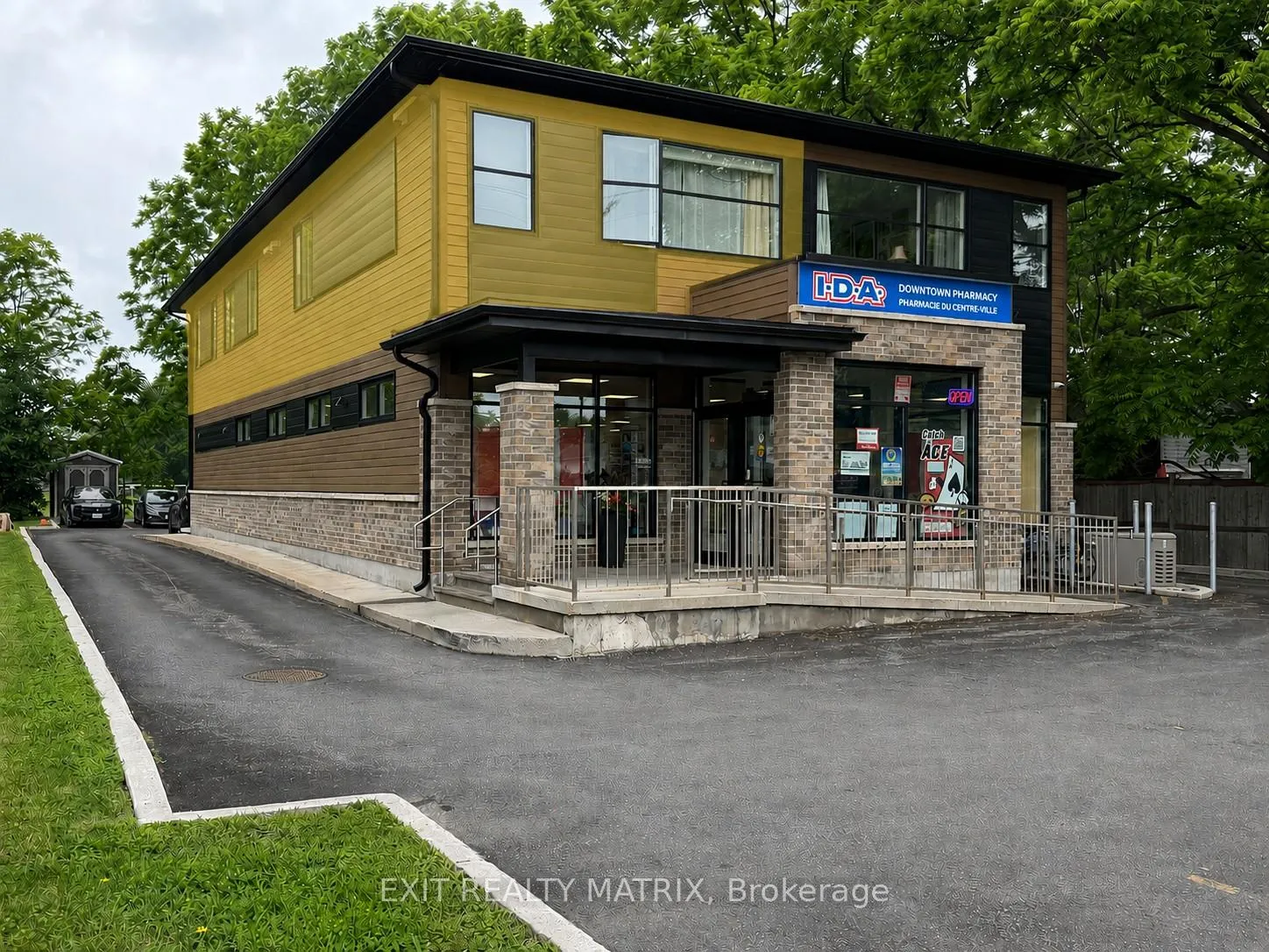Front of Unit B, 1106 Concession Street