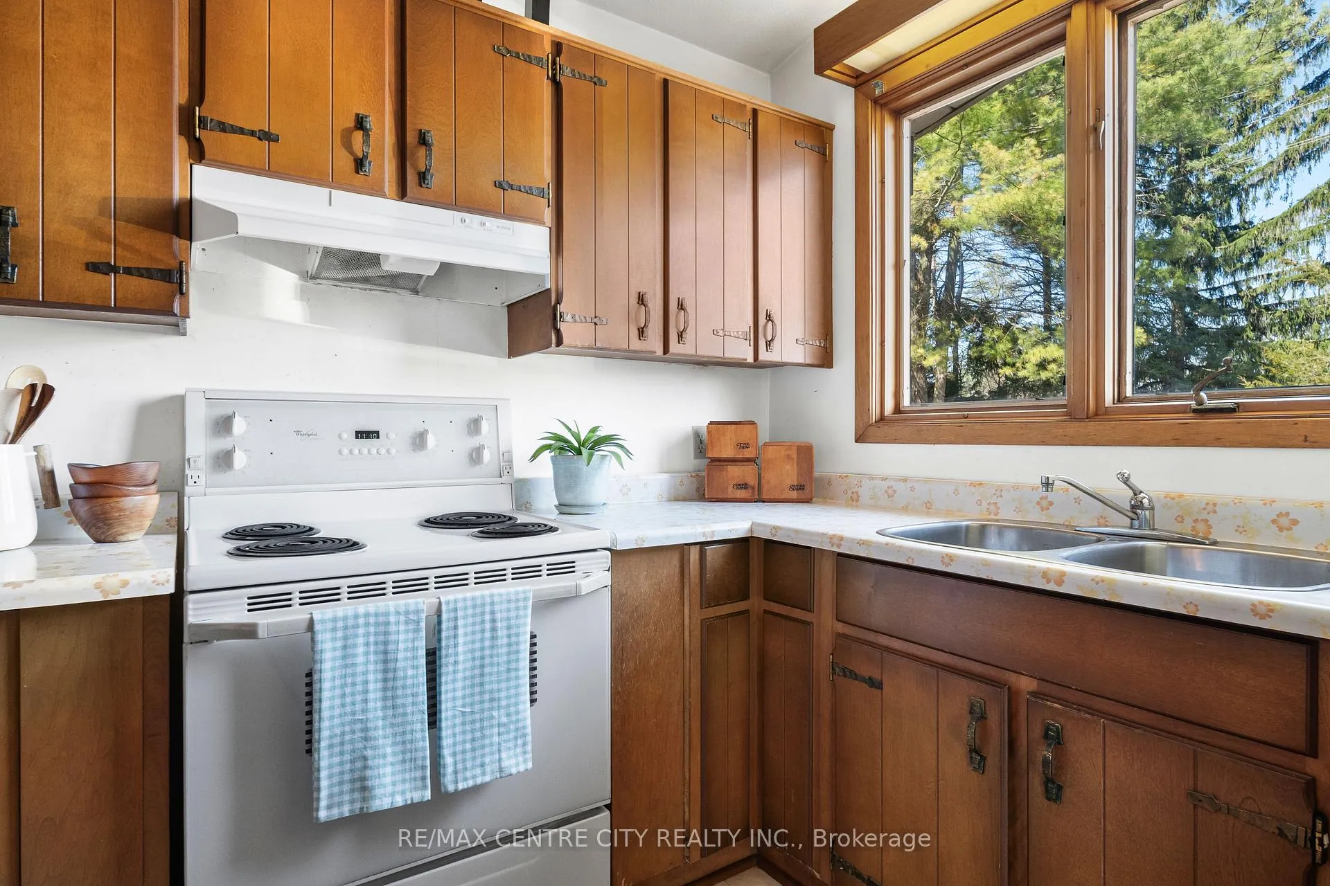 Photo 10 of 23171 Talbot Line, West Elgin, Rural West Elgin — HOMEH
