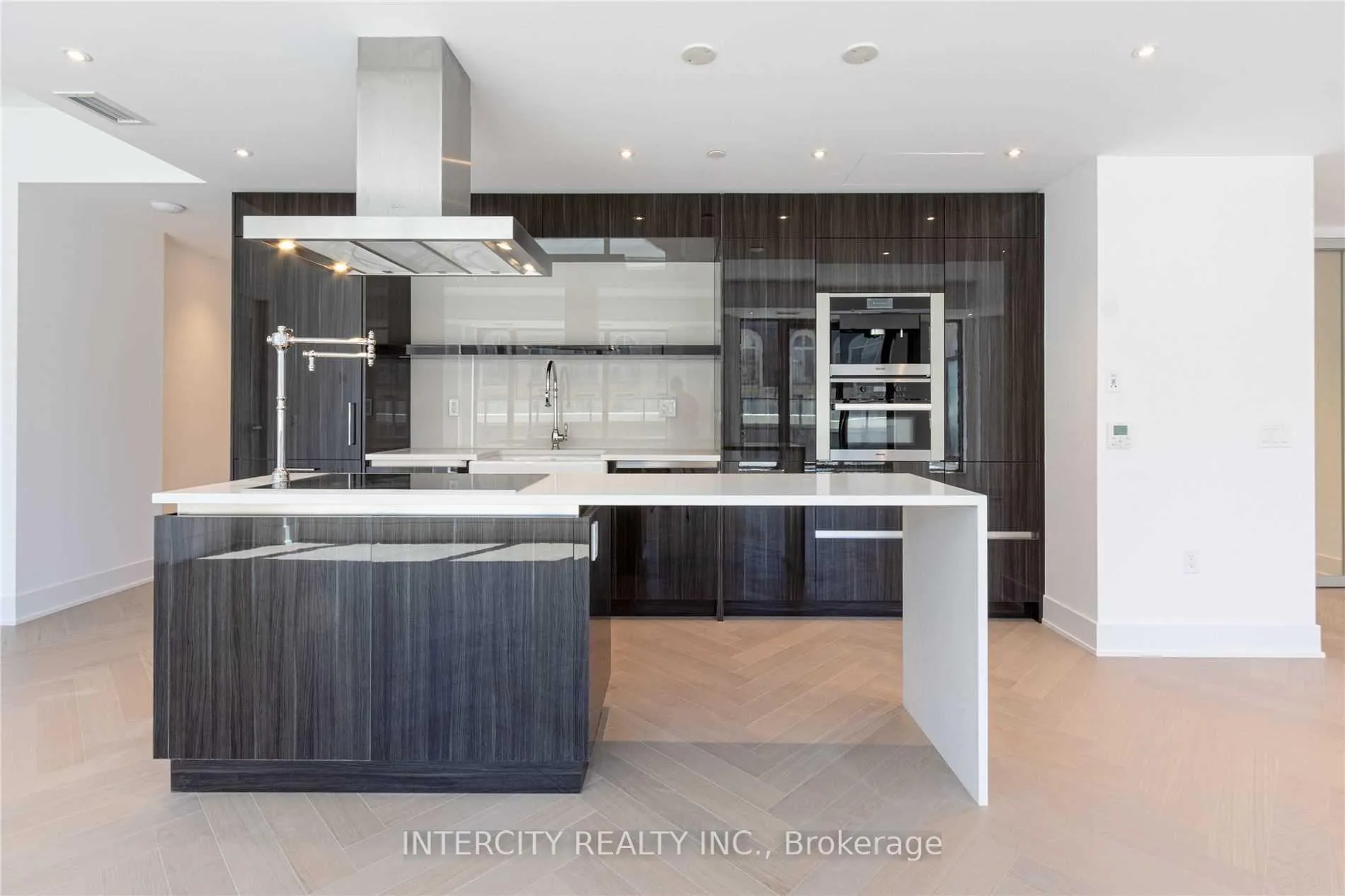 Photo 3 of Unit 707, 6 Jackes Avenue, Toronto, Rosedale-Moore Park — HOMEH