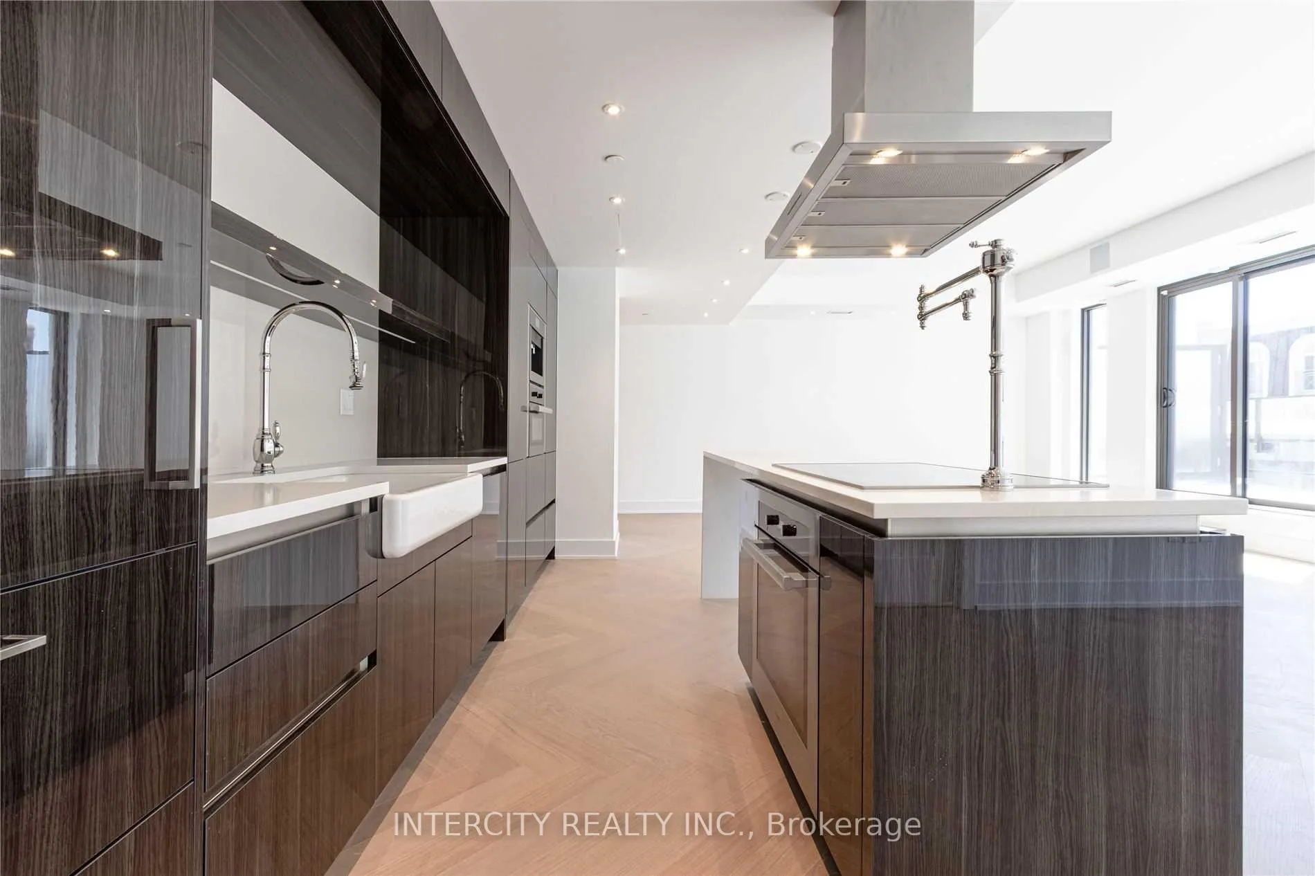 Photo 4 of Unit 707, 6 Jackes Avenue, Toronto, Rosedale-Moore Park — HOMEH