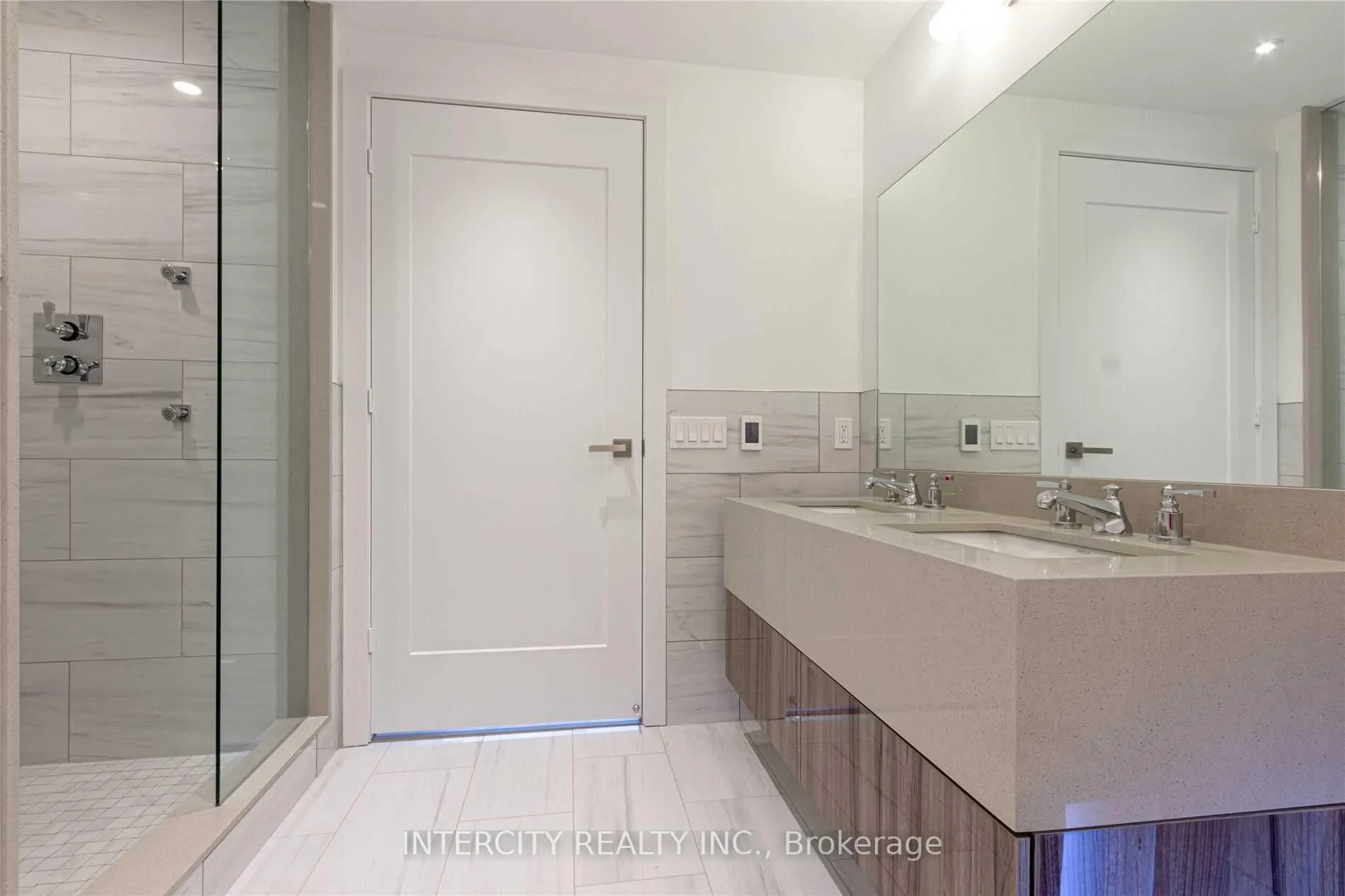 Photo 7 of Unit 707, 6 Jackes Avenue, Toronto, Rosedale-Moore Park — HOMEH