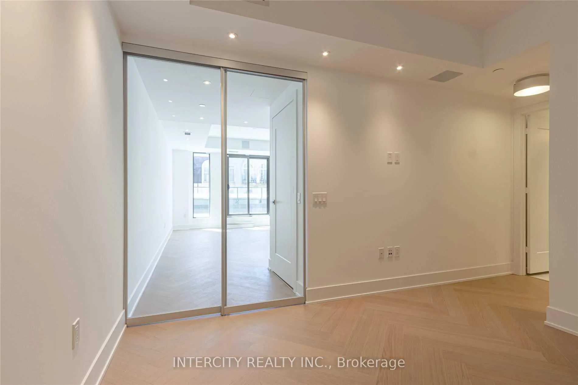 Photo 8 of Unit 707, 6 Jackes Avenue, Toronto, Rosedale-Moore Park — HOMEH