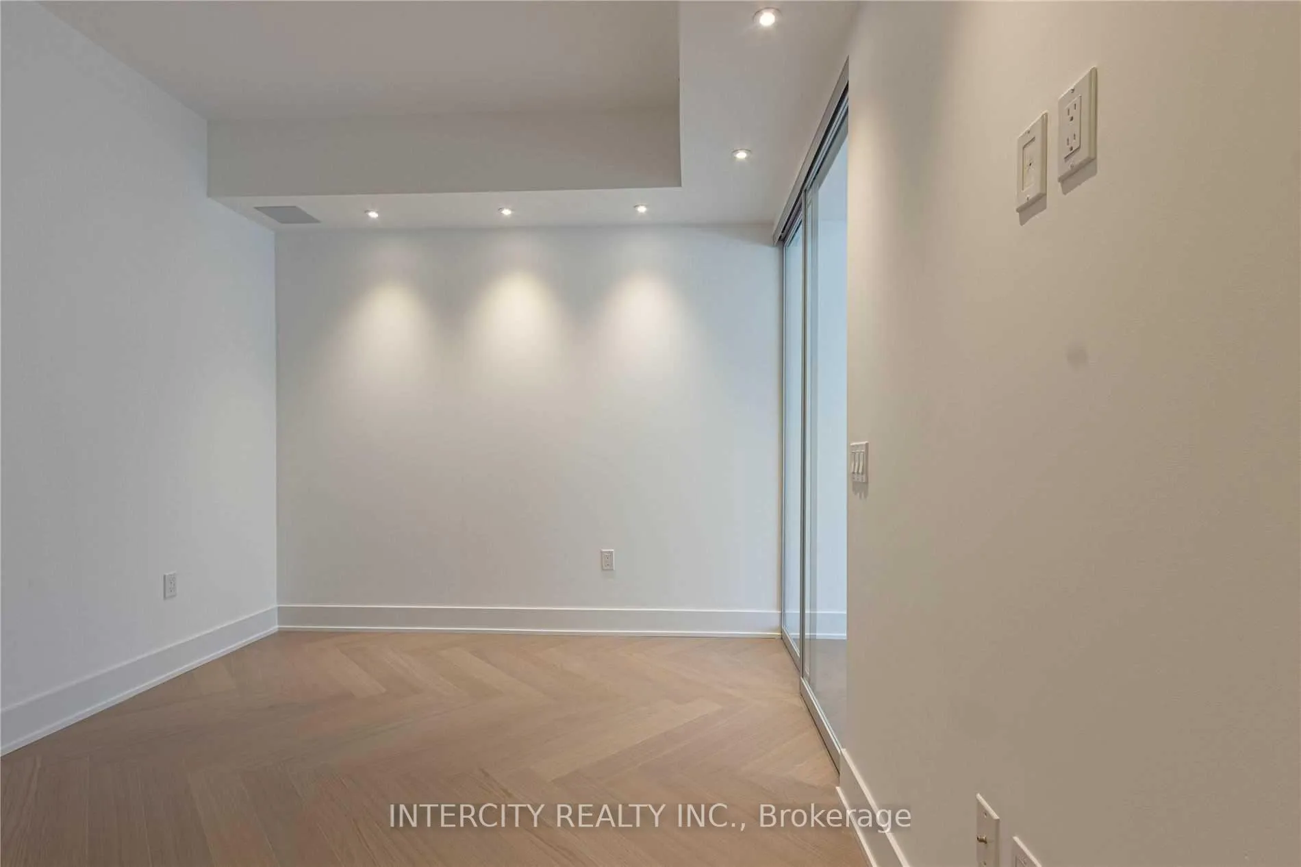 Photo 9 of Unit 707, 6 Jackes Avenue, Toronto, Rosedale-Moore Park — HOMEH