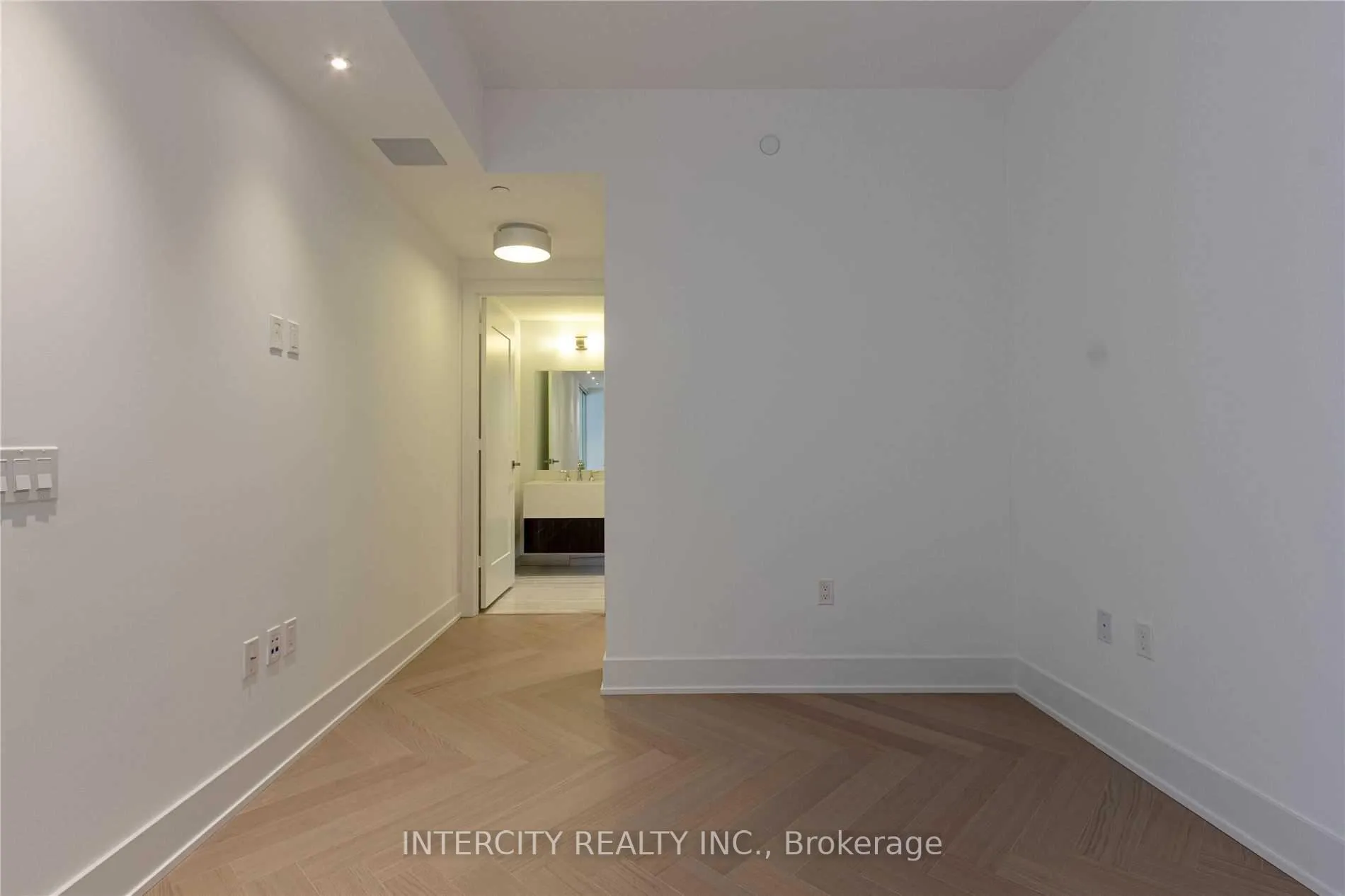Photo 10 of Unit 707, 6 Jackes Avenue, Toronto, Rosedale-Moore Park — HOMEH