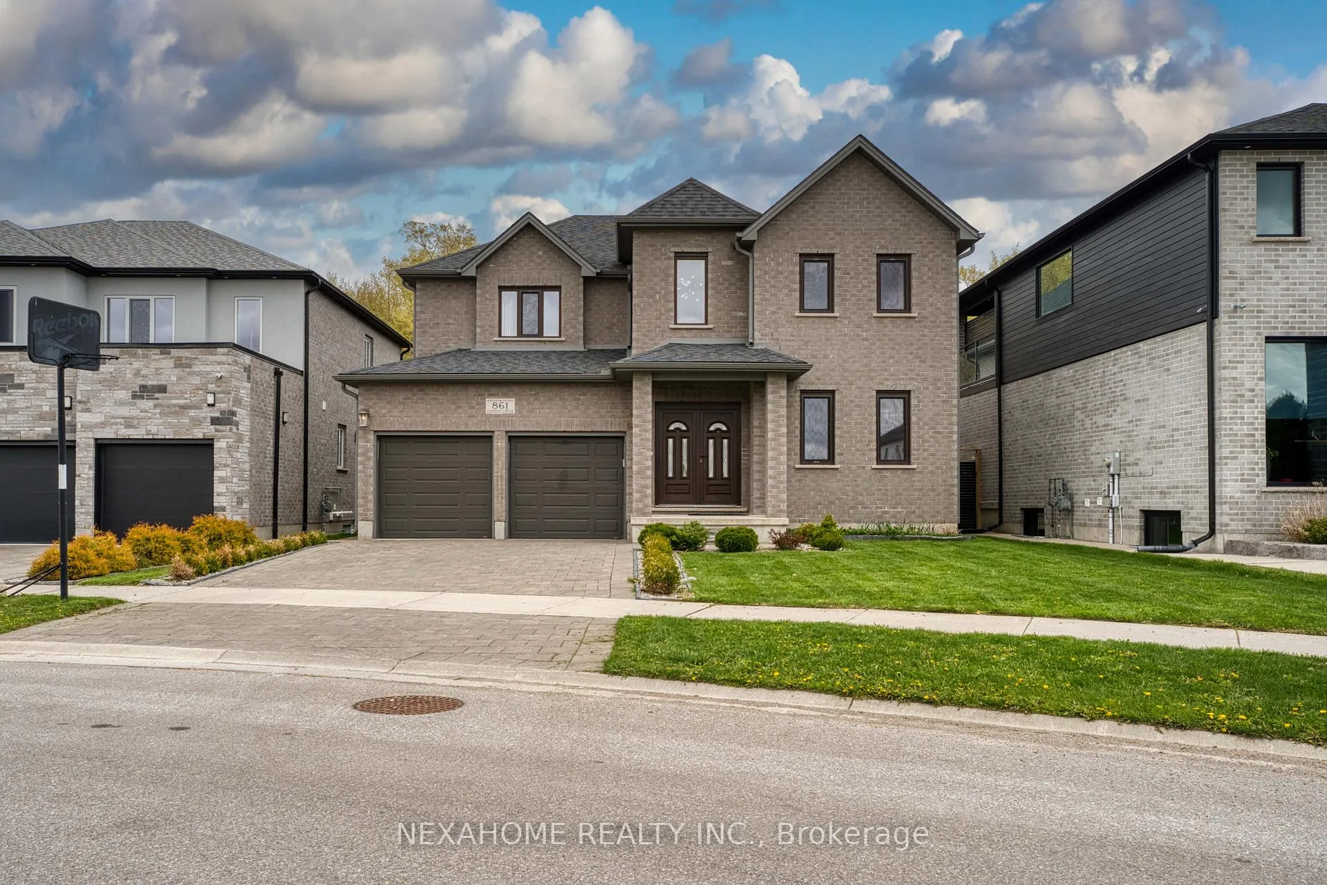 Front of 861 Zaifman Circle