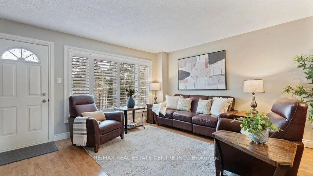 Photo 2 of Unit 29, 15 Green Valley Drive, Kitchener, Pioneer Park — HOMEH
