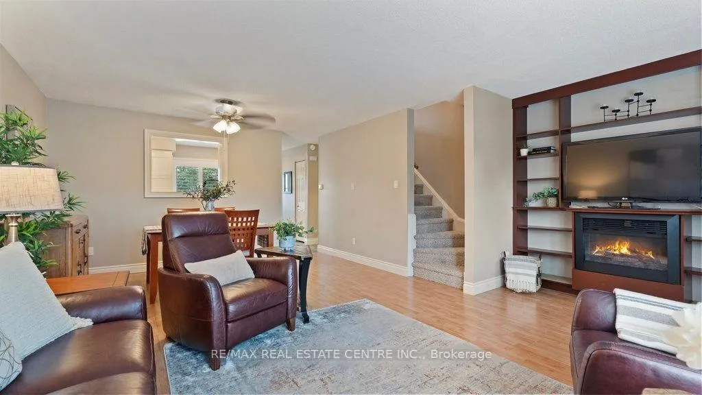 Photo 3 of Unit 29, 15 Green Valley Drive, Kitchener, Pioneer Park — HOMEH