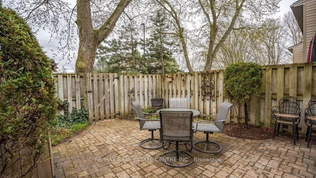 Photo 18 of Unit 29, 15 Green Valley Drive, Kitchener, Pioneer Park — HOMEH