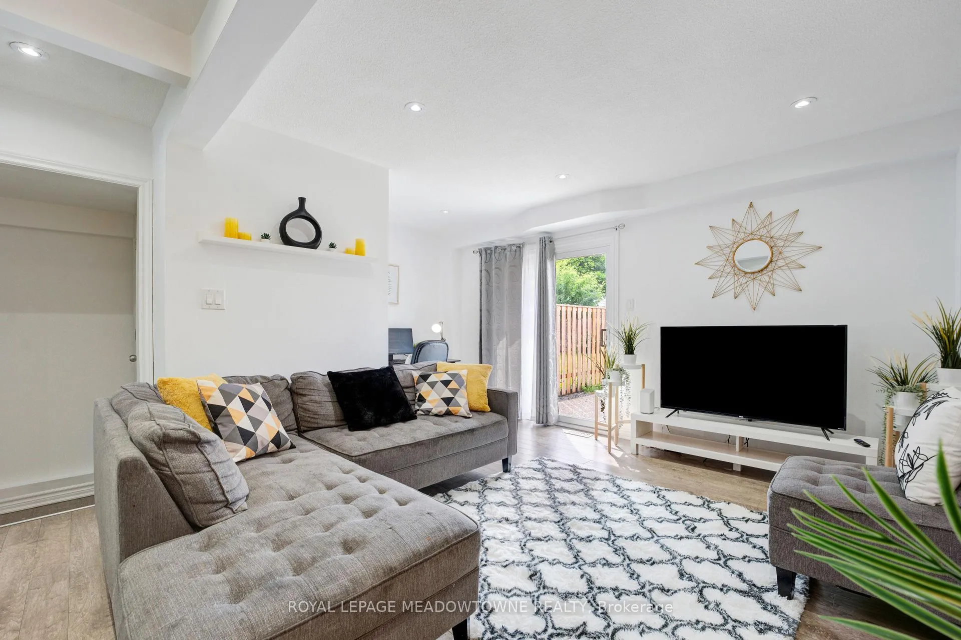 Photo 10 of 9 Hardcastle Court, Brampton, Central Park — HOMEH