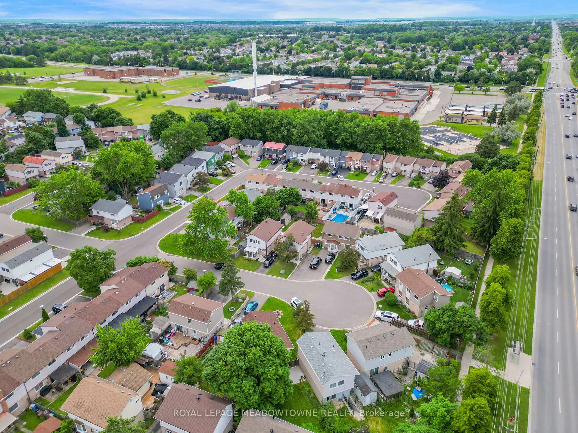 Photo 32 of 9 Hardcastle Court, Brampton, Central Park — HOMEH
