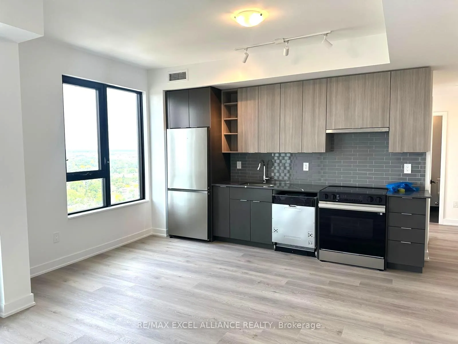 Photo 8 of Unit 2702, 2075 Lakeshore Road, Burlington, Brant — HOMEH