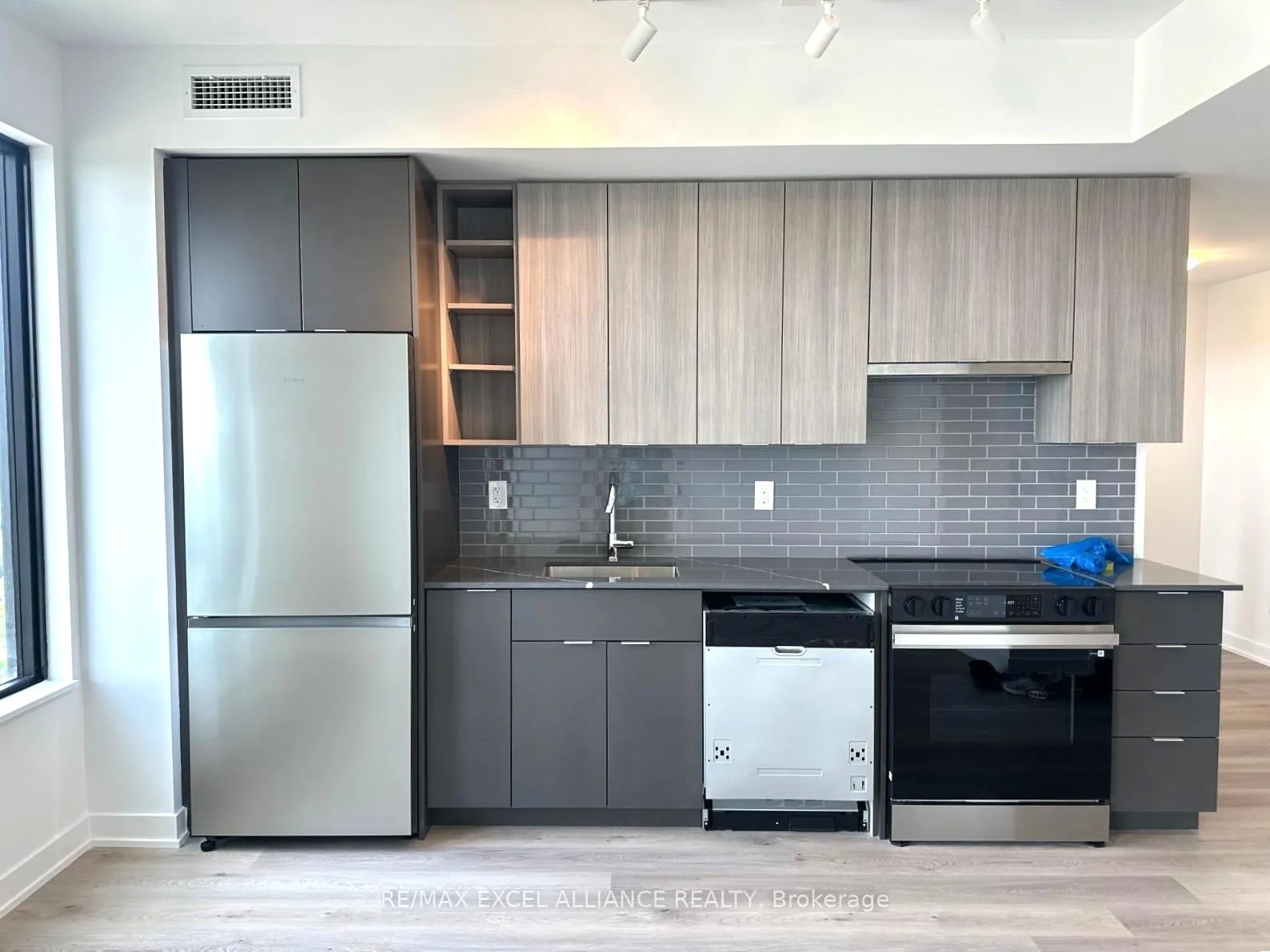 Photo 9 of Unit 2702, 2075 Lakeshore Road, Burlington, Brant — HOMEH