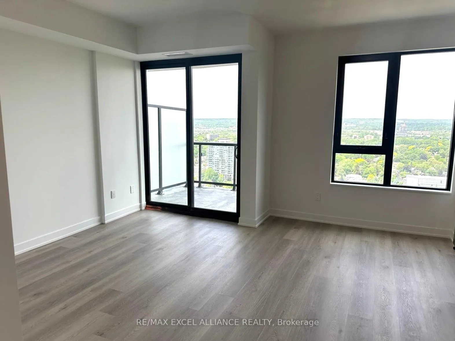 Photo 10 of Unit 2702, 2075 Lakeshore Road, Burlington, Brant — HOMEH