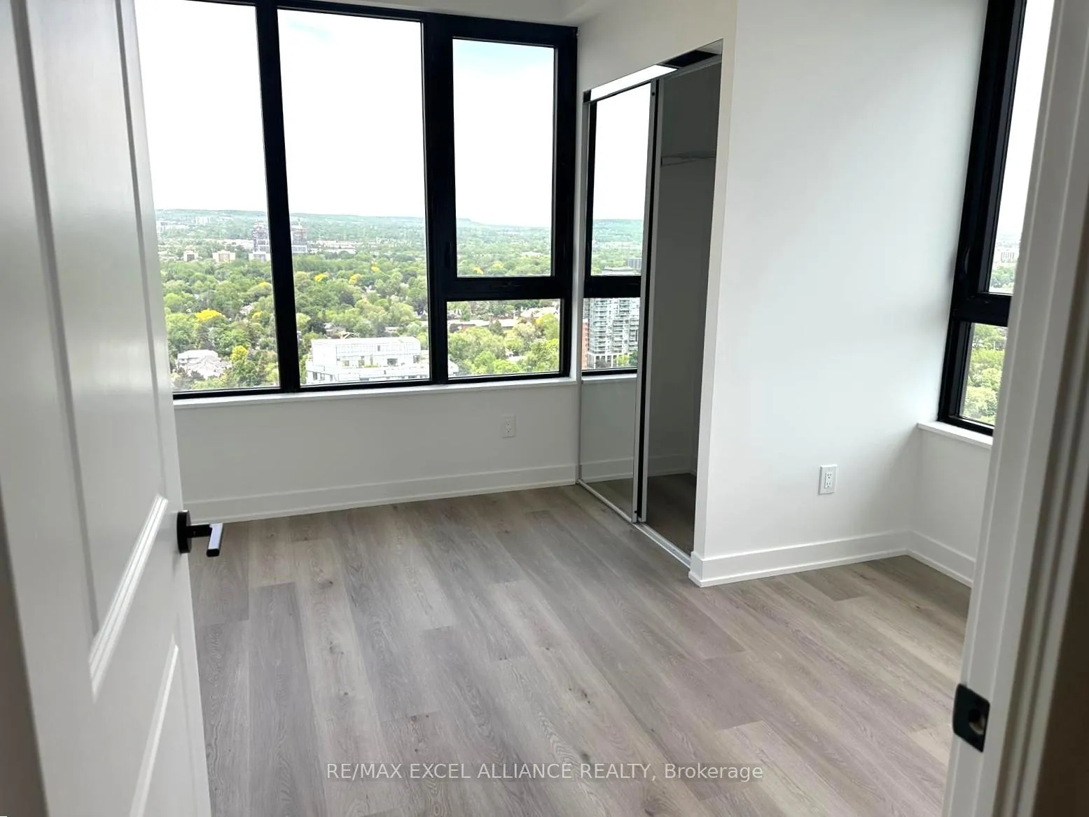 Photo 12 of Unit 2702, 2075 Lakeshore Road, Burlington, Brant — HOMEH