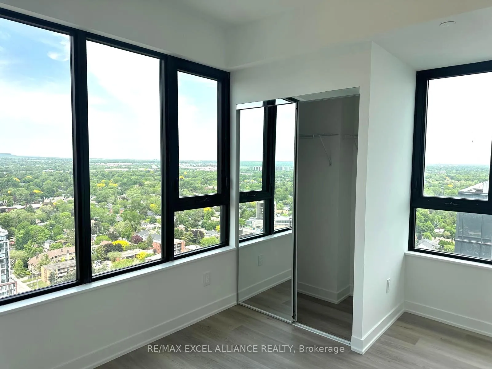 Photo 13 of Unit 2702, 2075 Lakeshore Road, Burlington, Brant — HOMEH