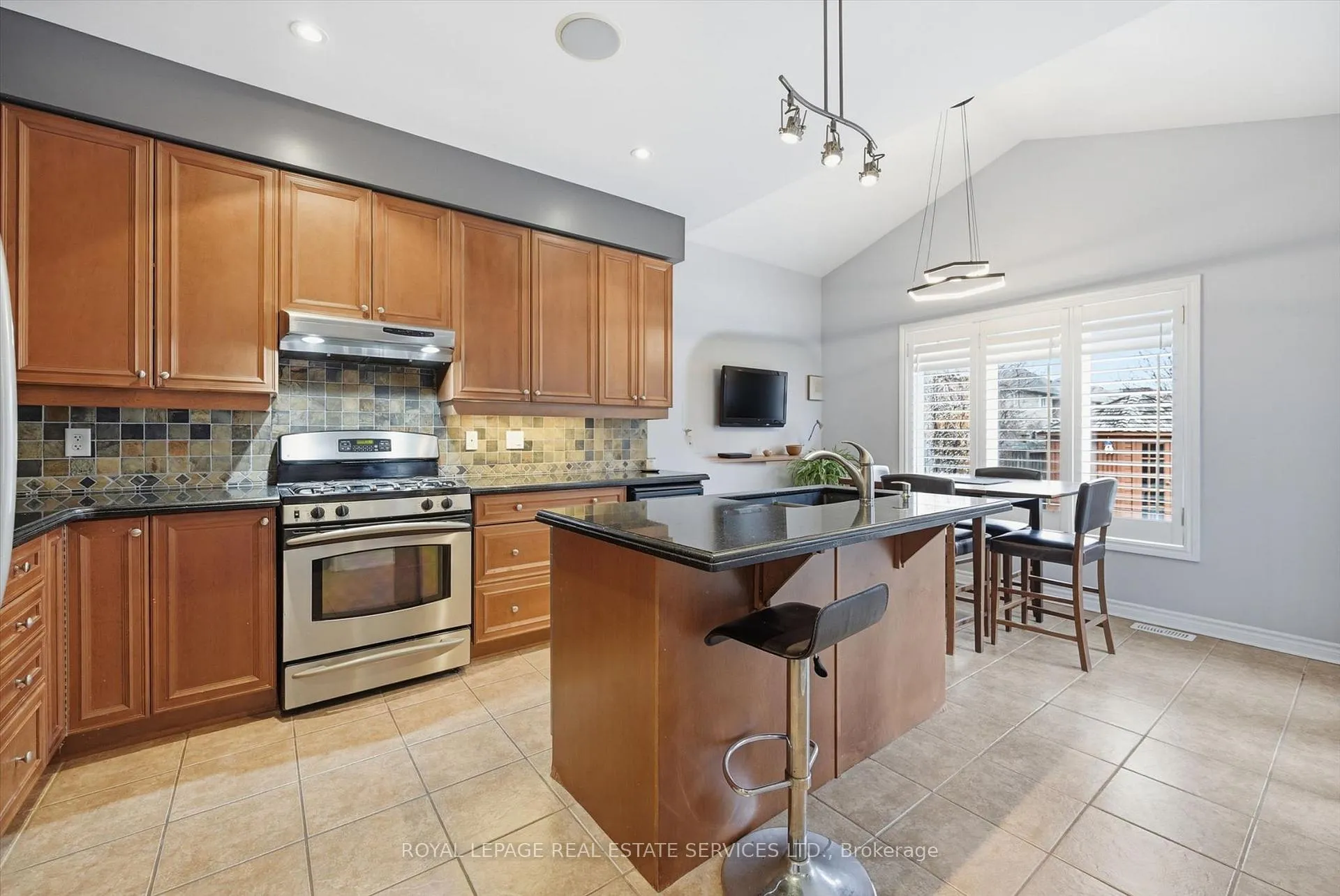 Photo 10 of 2170 Brookhaven Crescent, Oakville, Westmount — HOMEH