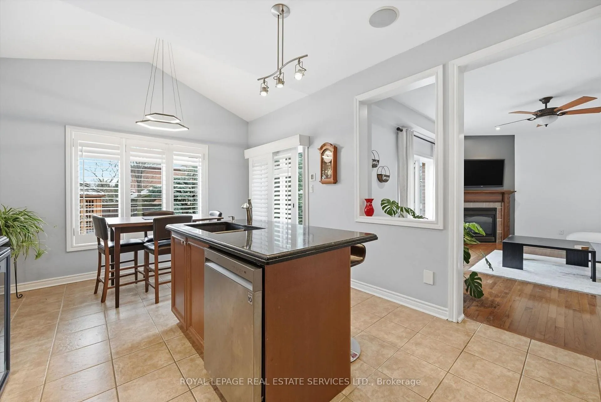 Photo 11 of 2170 Brookhaven Crescent, Oakville, Westmount — HOMEH
