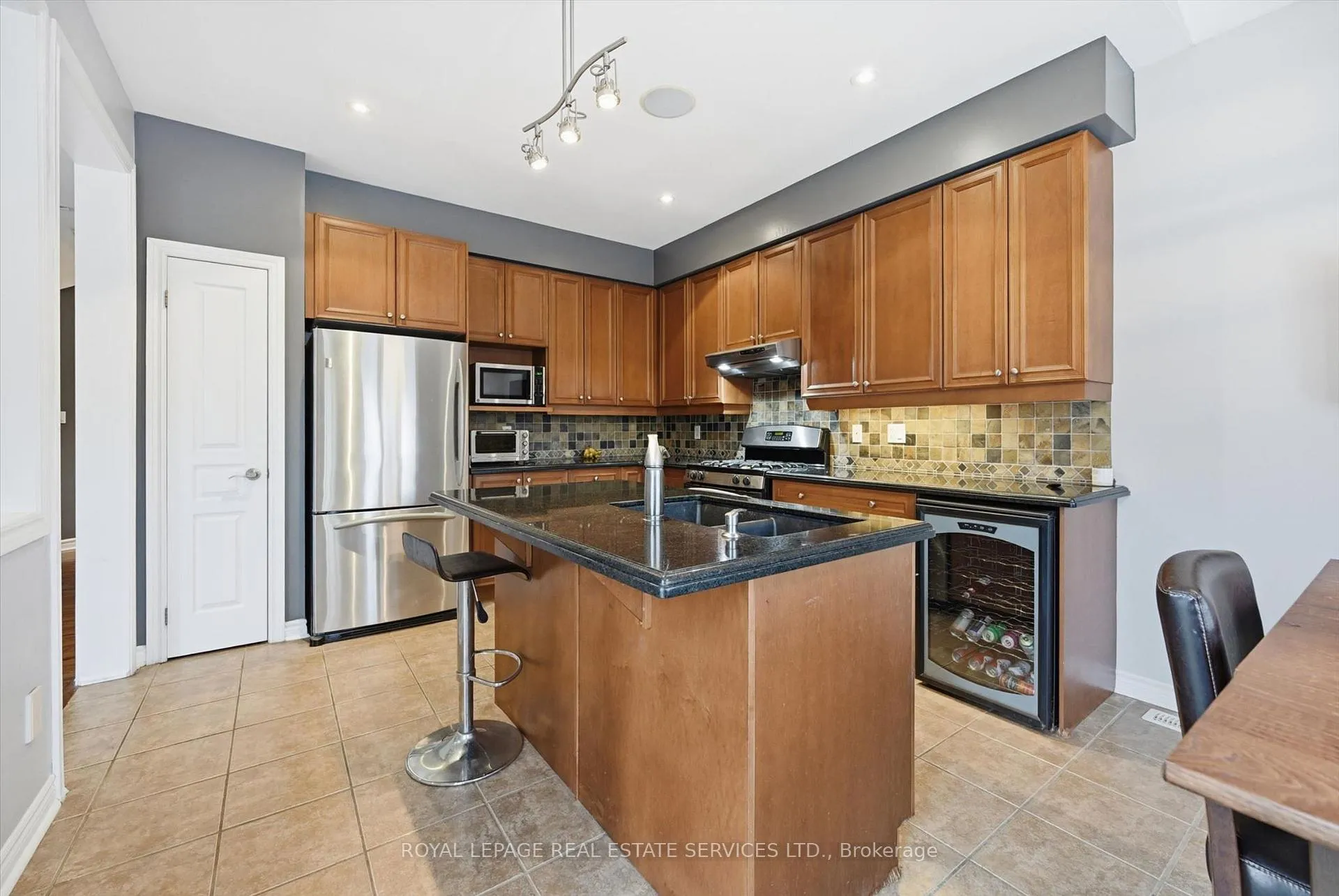 Photo 12 of 2170 Brookhaven Crescent, Oakville, Westmount — HOMEH