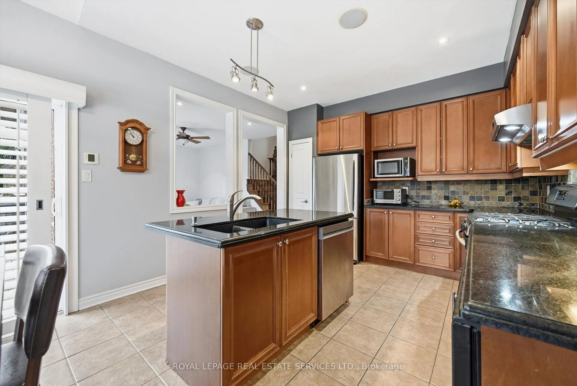 Photo 13 of 2170 Brookhaven Crescent, Oakville, Westmount — HOMEH