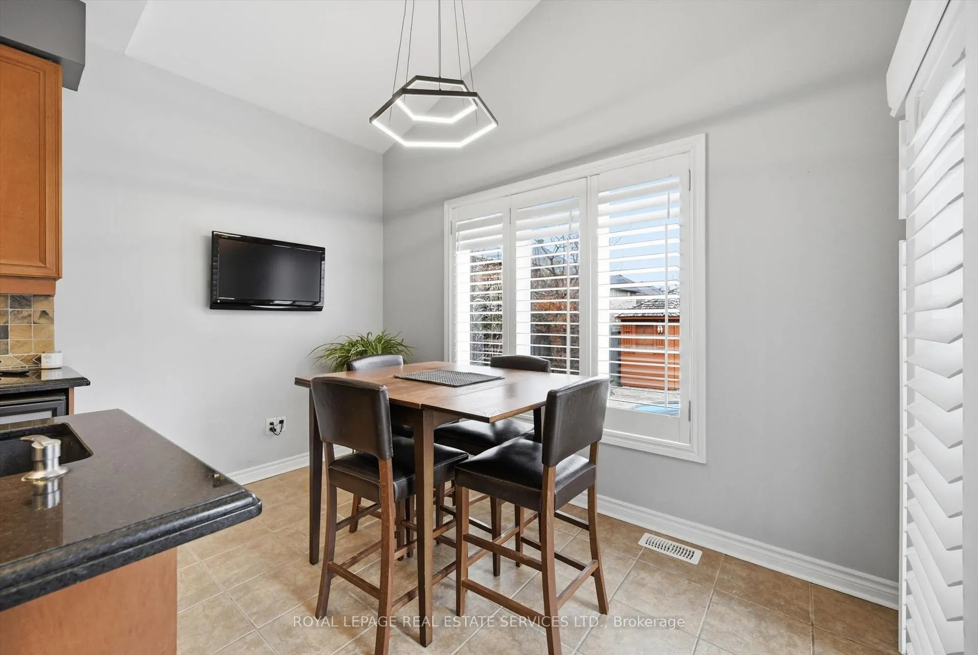 Photo 17 of 2170 Brookhaven Crescent, Oakville, Westmount — HOMEH