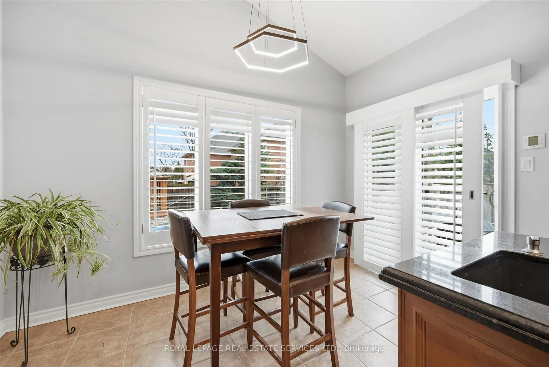 Photo 18 of 2170 Brookhaven Crescent, Oakville, Westmount — HOMEH