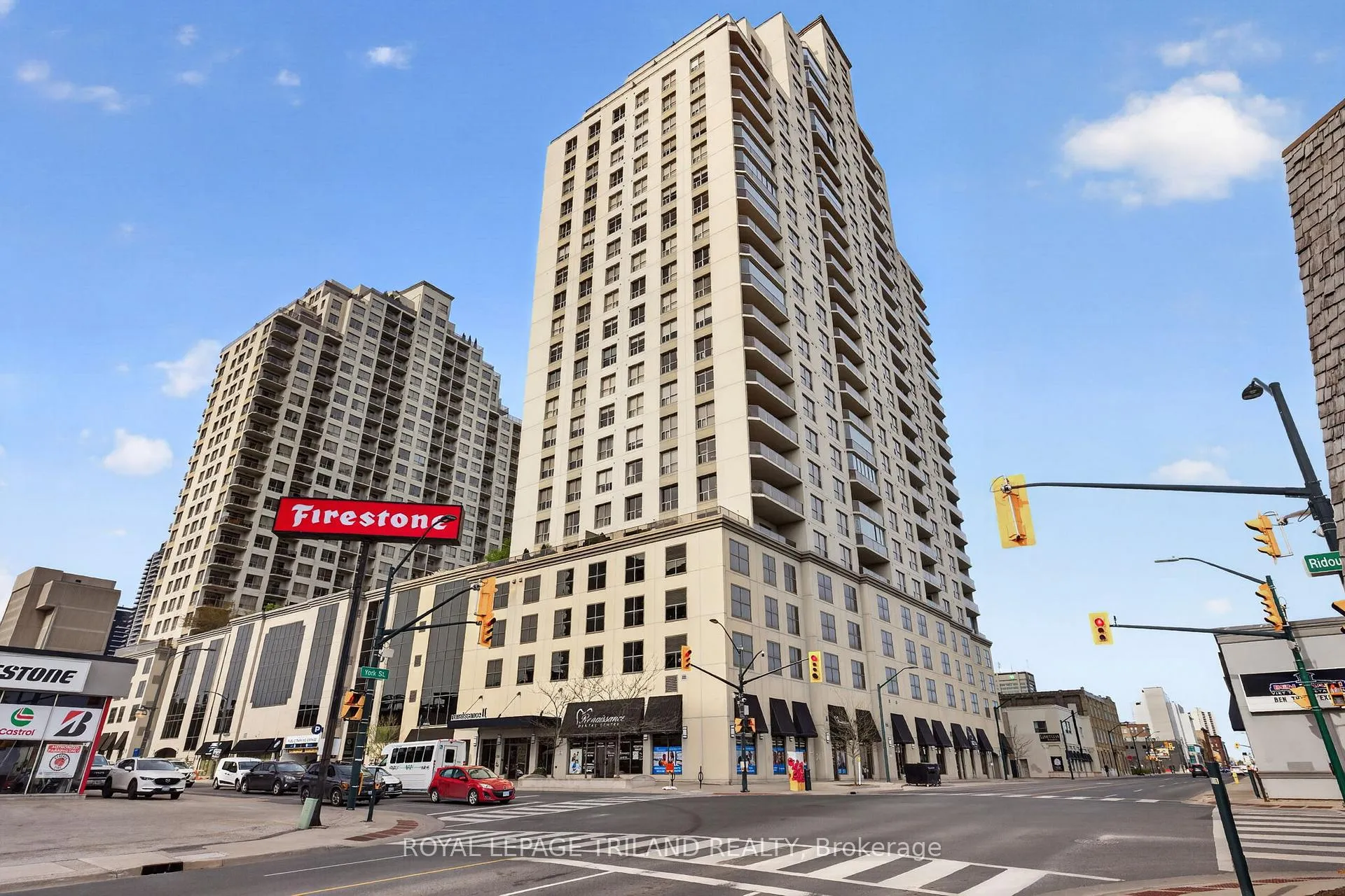 Front of Unit 801, 330 Ridout Street N