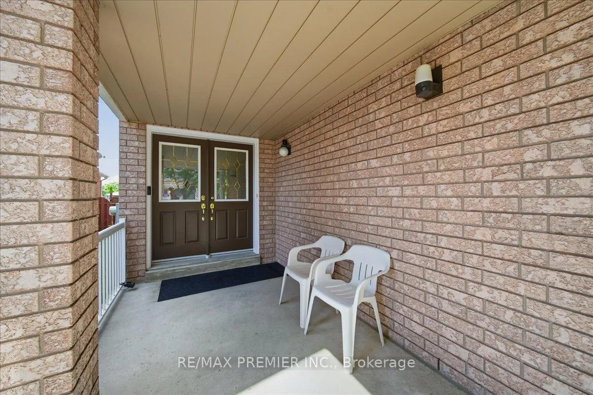 Photo 3 of 5 Laura Sabrina Drive, Vaughan, Sonoma Heights — HOMEH
