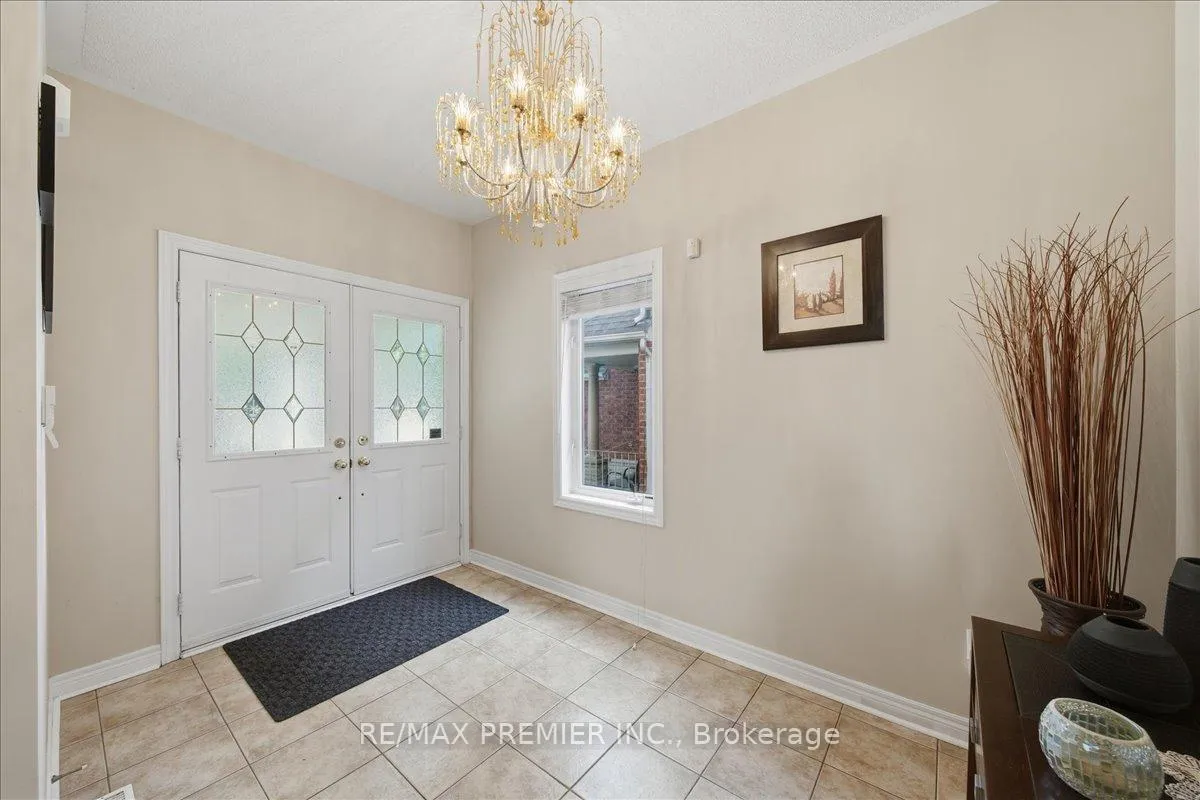 Photo 4 of 5 Laura Sabrina Drive, Vaughan, Sonoma Heights — HOMEH