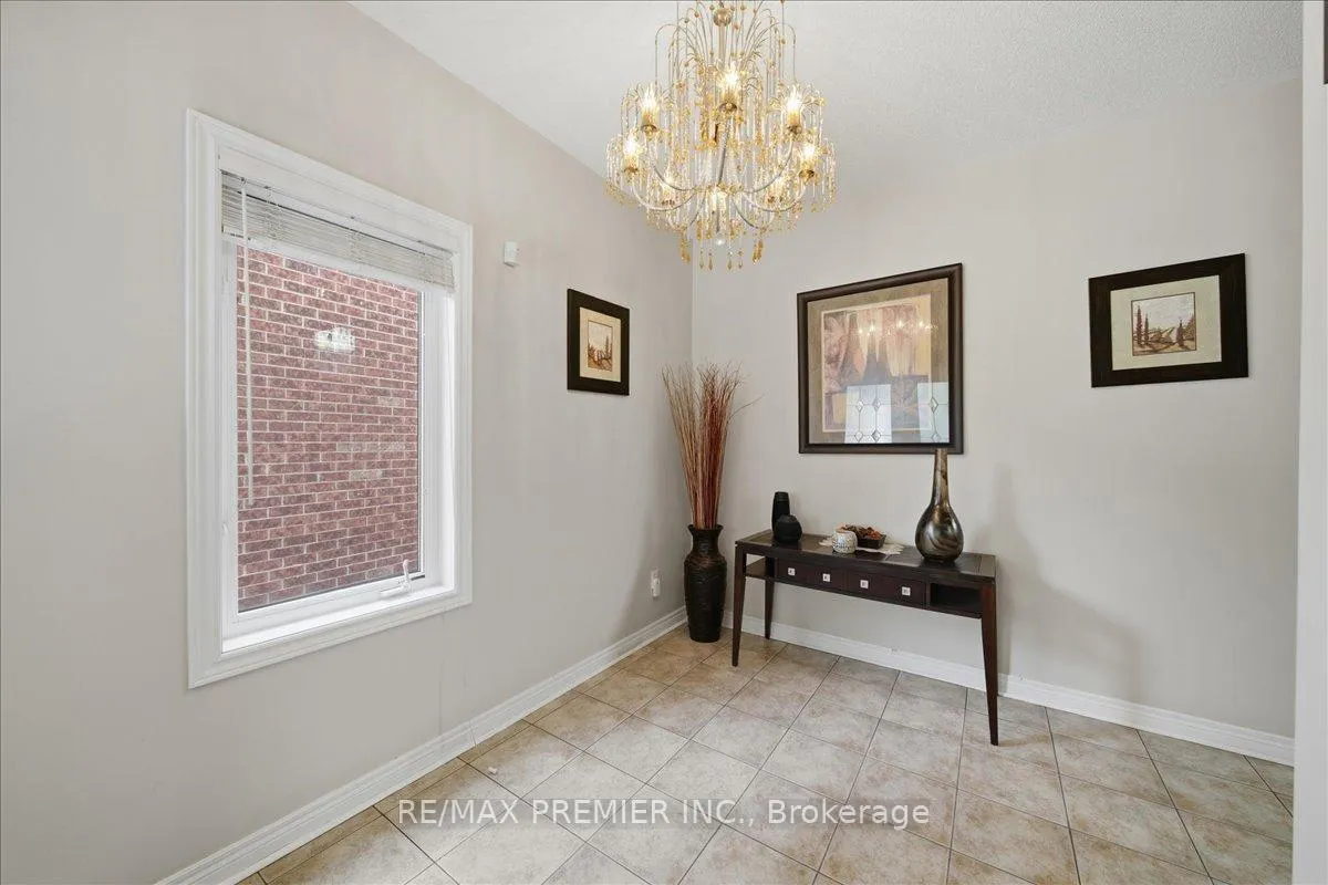 Photo 5 of 5 Laura Sabrina Drive, Vaughan, Sonoma Heights — HOMEH