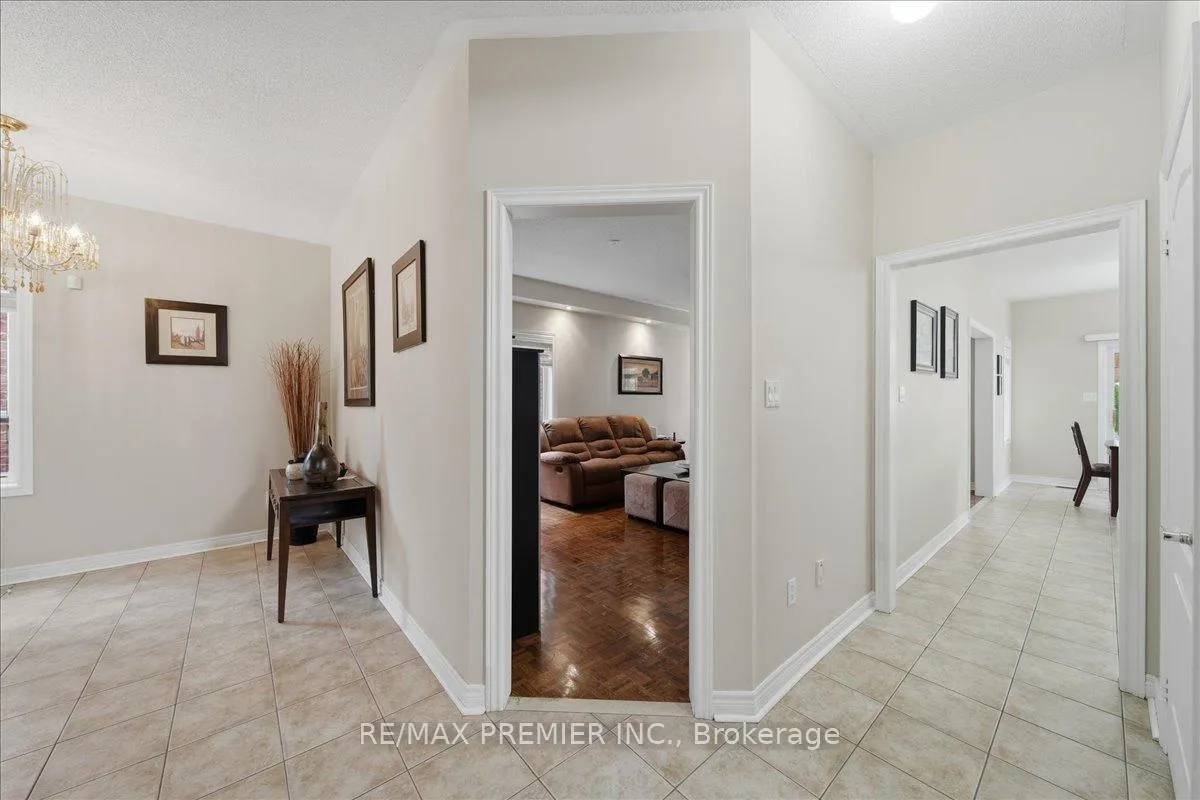 Photo 7 of 5 Laura Sabrina Drive, Vaughan, Sonoma Heights — HOMEH