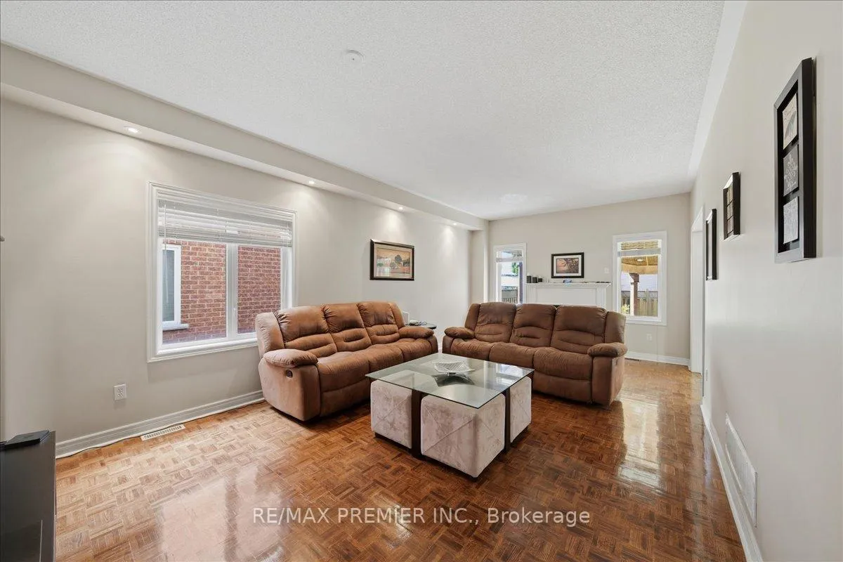 Photo 9 of 5 Laura Sabrina Drive, Vaughan, Sonoma Heights — HOMEH