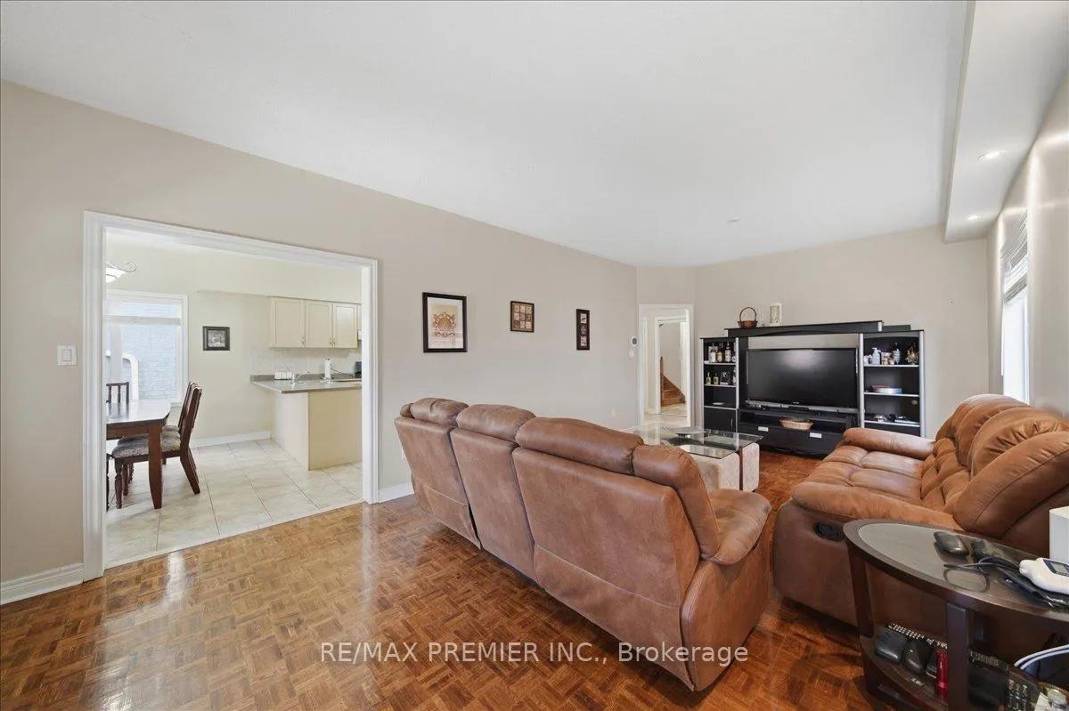 Photo 10 of 5 Laura Sabrina Drive, Vaughan, Sonoma Heights — HOMEH