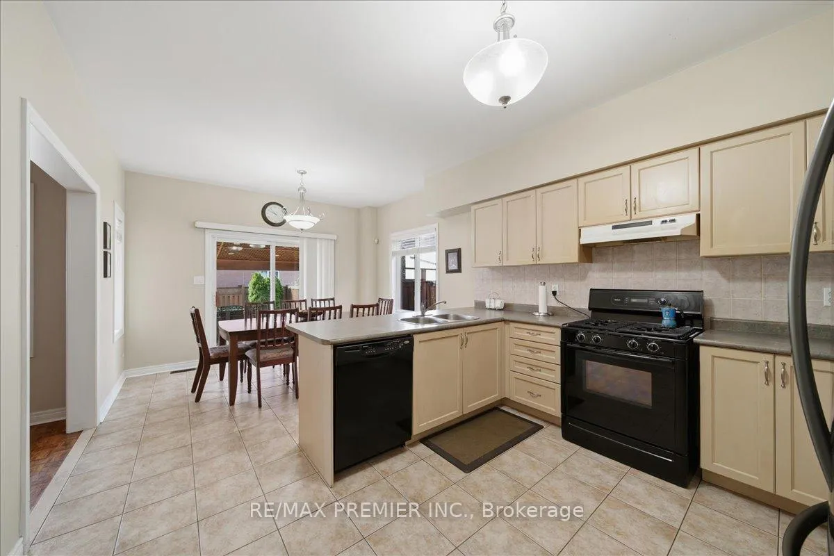 Photo 11 of 5 Laura Sabrina Drive, Vaughan, Sonoma Heights — HOMEH