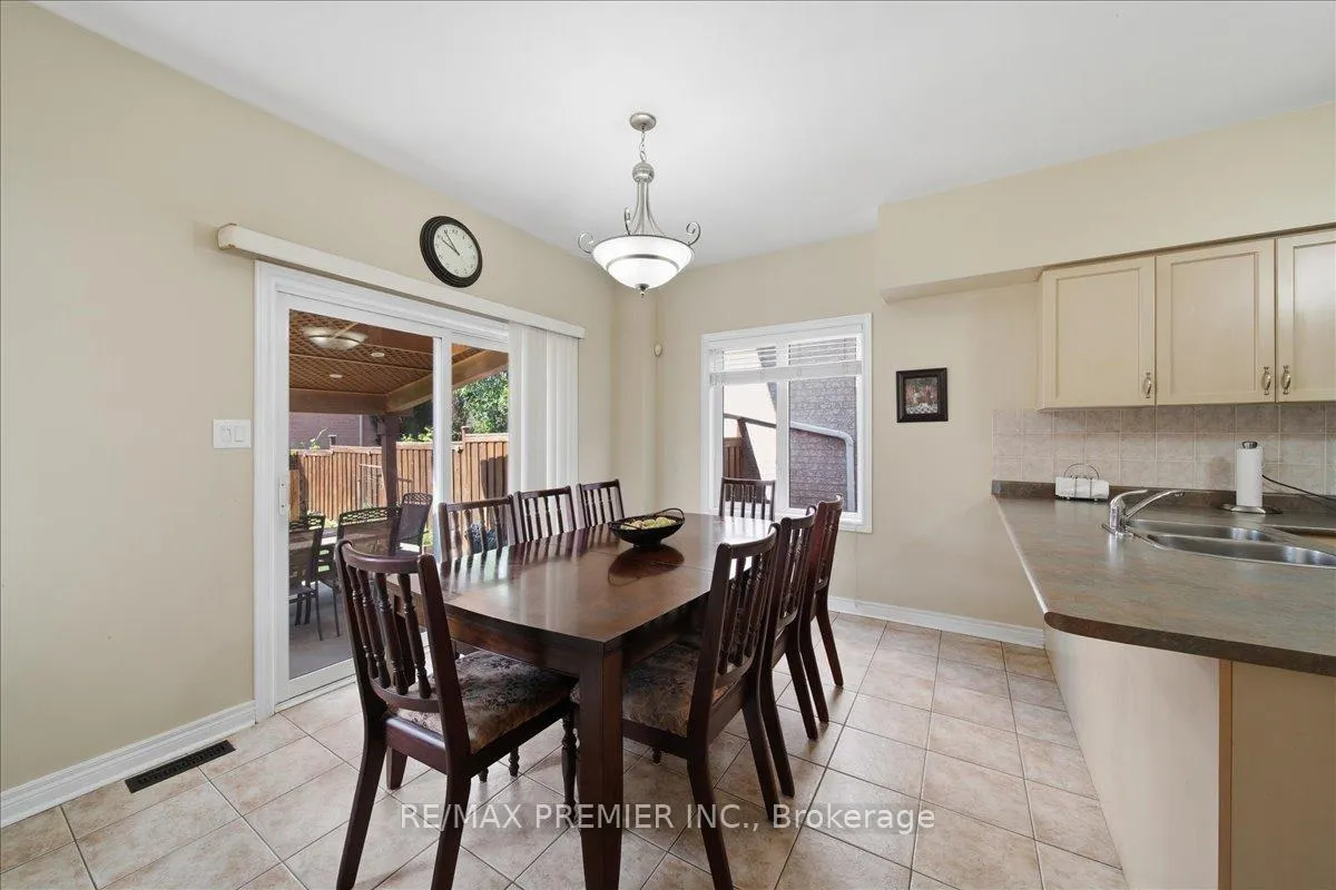 Photo 13 of 5 Laura Sabrina Drive, Vaughan, Sonoma Heights — HOMEH