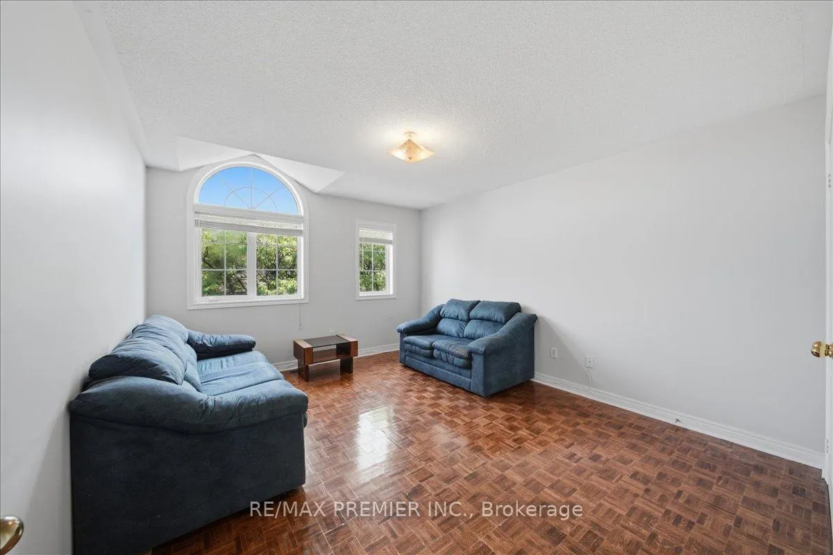 Photo 16 of 5 Laura Sabrina Drive, Vaughan, Sonoma Heights — HOMEH