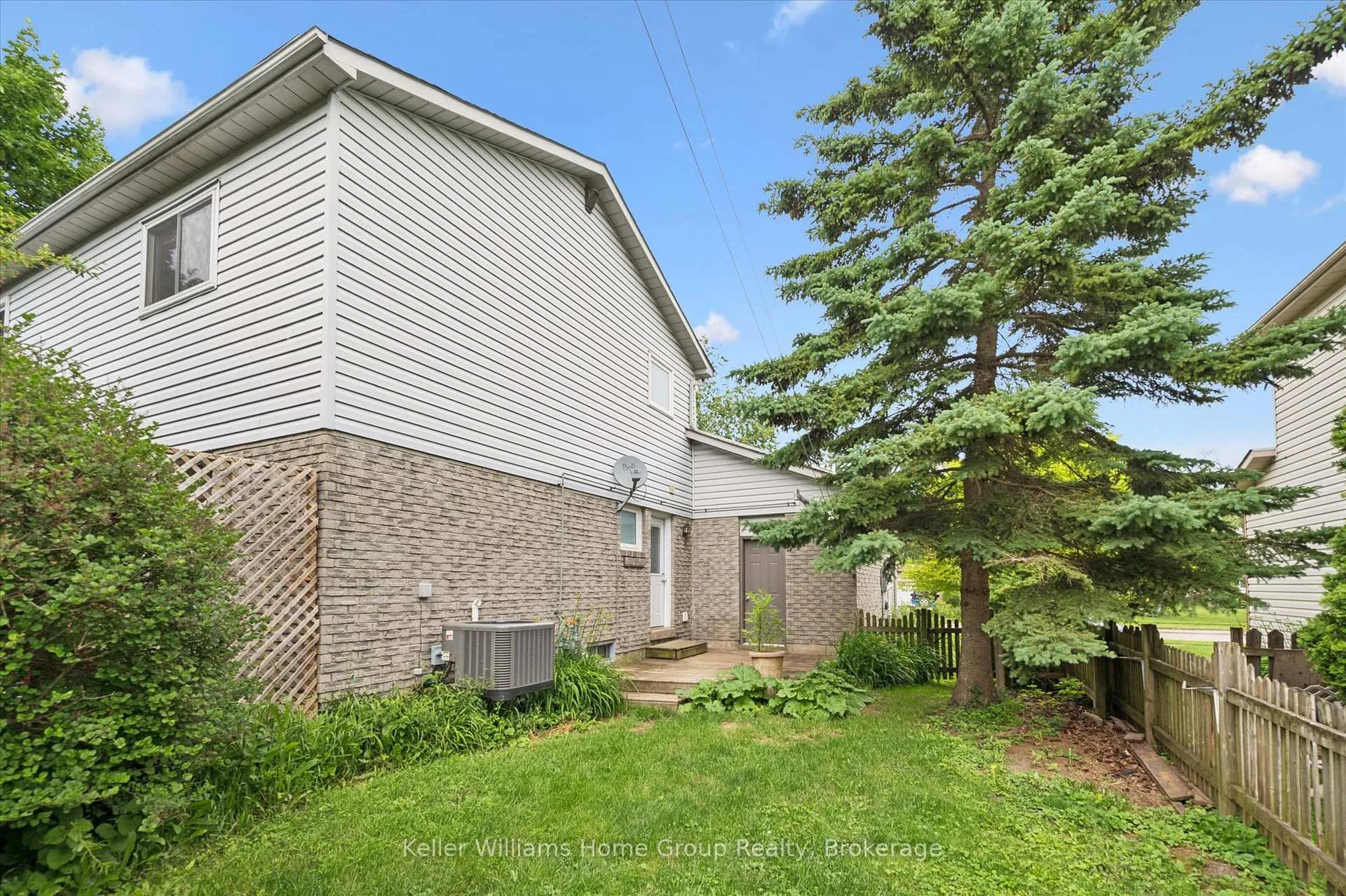 Photo 34 of 735 Campbell Avenue, Centre Wellington, Fergus — HOMEH