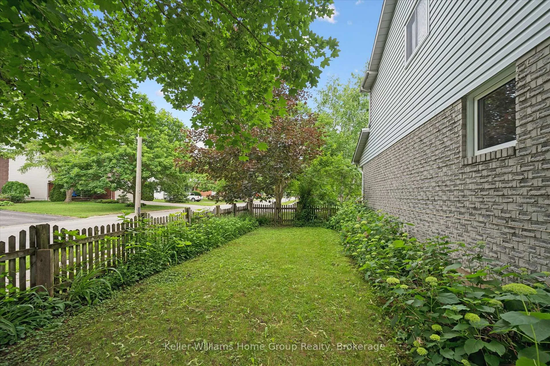 Photo 42 of 735 Campbell Avenue, Centre Wellington, Fergus — HOMEH