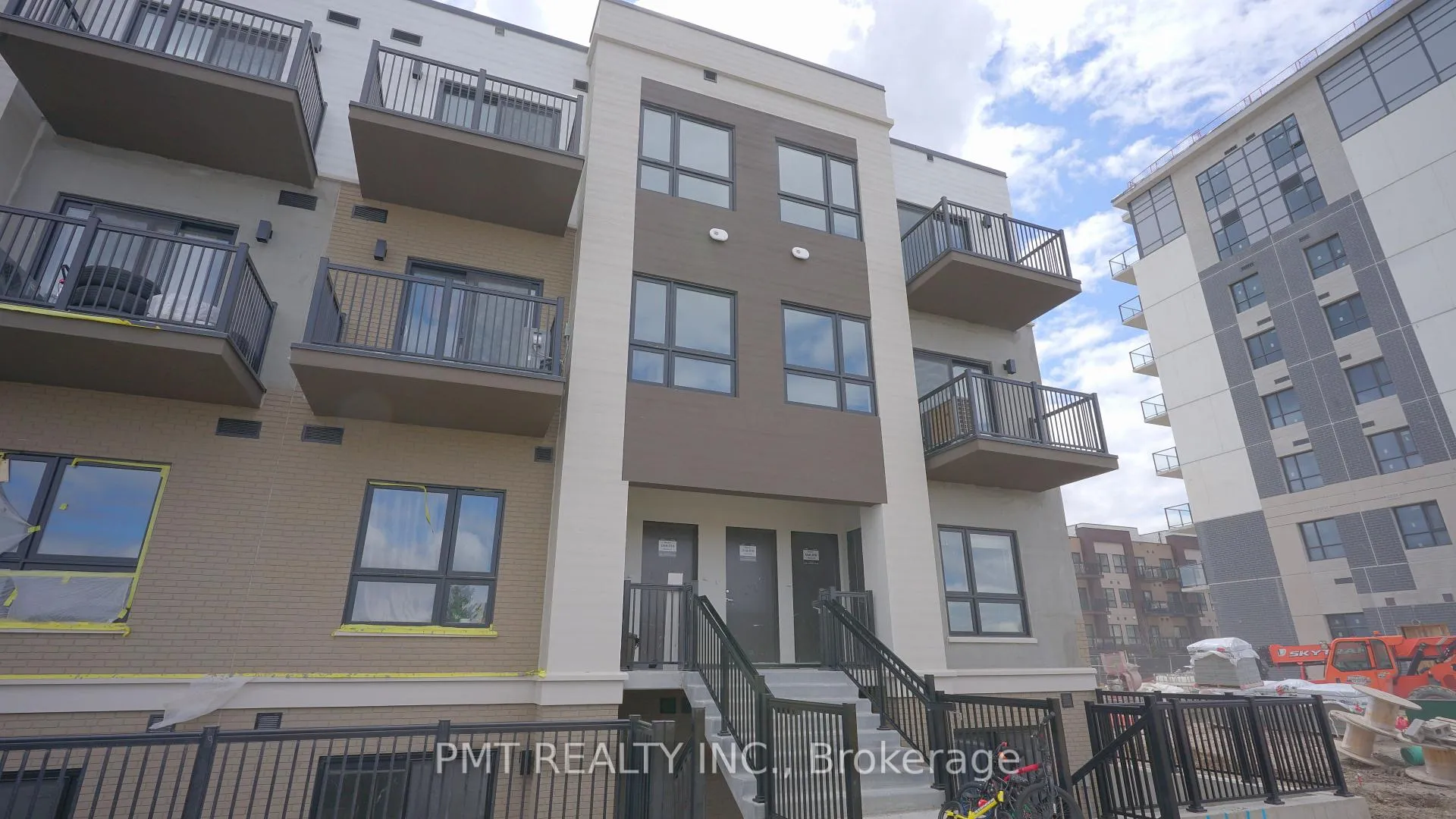 Photo 1 of Unit R27, 25 Palace Street, Kitchener, Laurentian Hills — HOMEH
