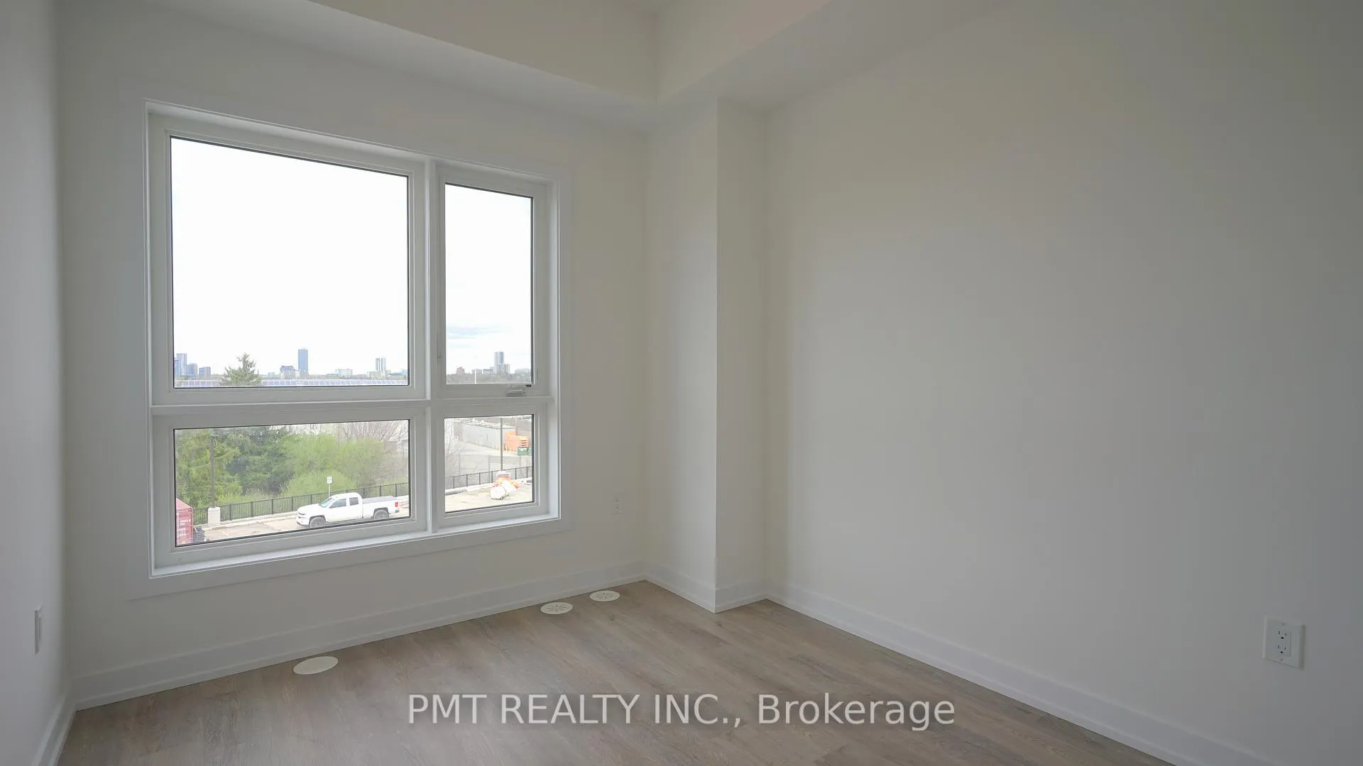 Photo 11 of Unit R27, 25 Palace Street, Kitchener, Laurentian Hills — HOMEH