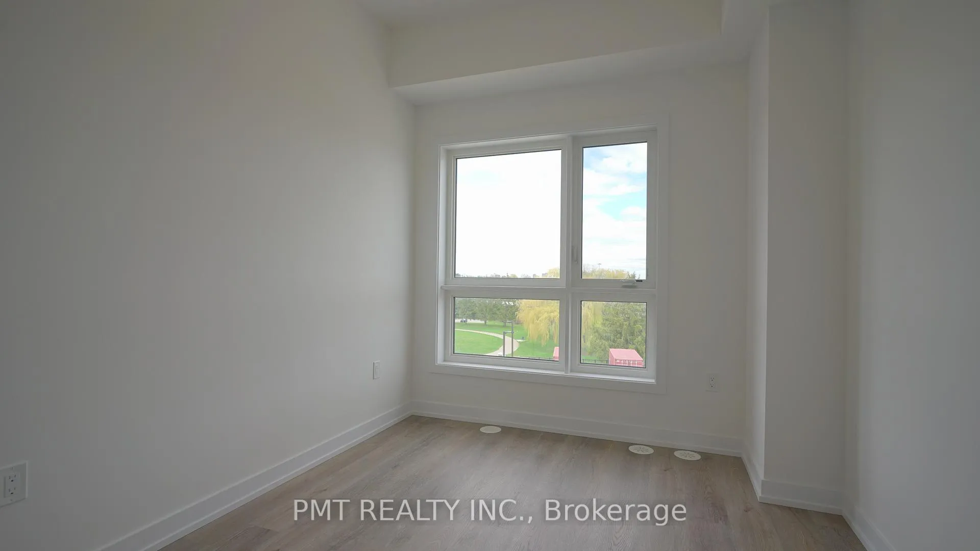 Photo 12 of Unit R27, 25 Palace Street, Kitchener, Laurentian Hills — HOMEH