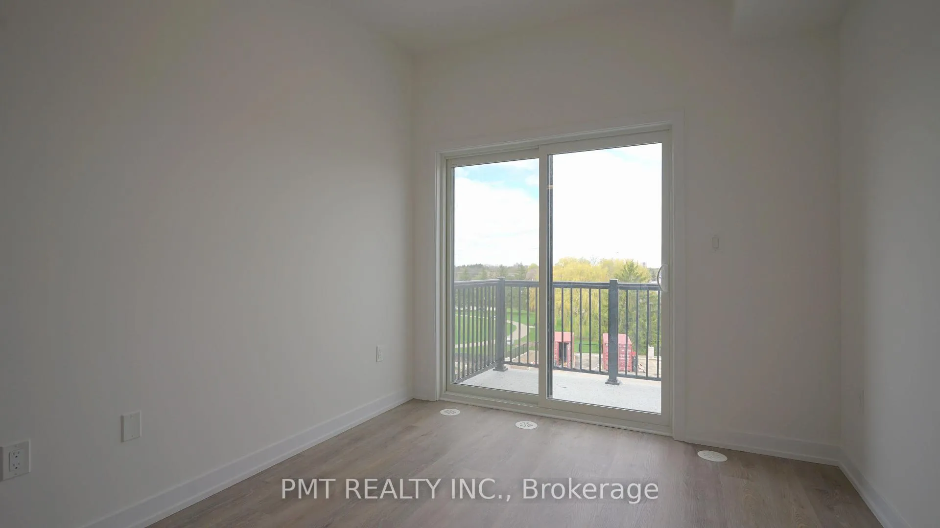 Photo 16 of Unit R27, 25 Palace Street, Kitchener, Laurentian Hills — HOMEH