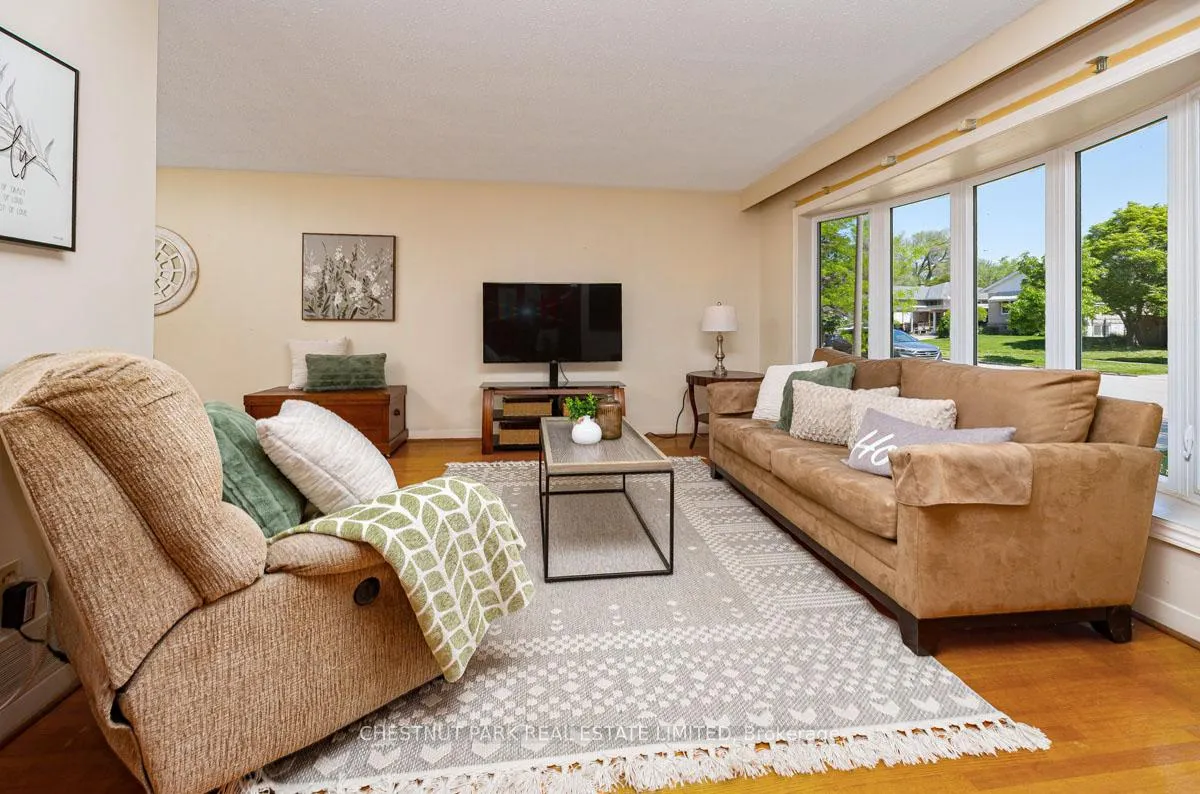 Photo 2 of 14 Vanderbrent Crescent, Etobicoke, Willowridge-Martingrove-Richview — HOMEH