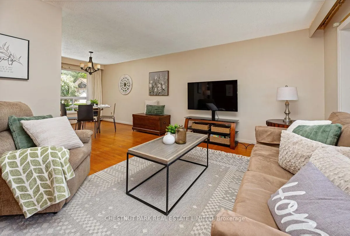 Photo 3 of 14 Vanderbrent Crescent, Etobicoke, Willowridge-Martingrove-Richview — HOMEH