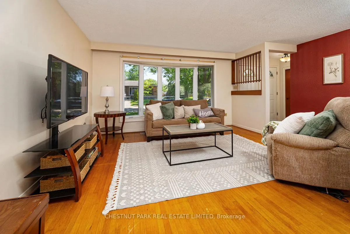 Photo 4 of 14 Vanderbrent Crescent, Etobicoke, Willowridge-Martingrove-Richview — HOMEH