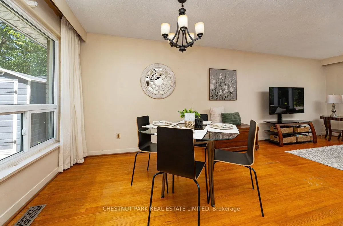 Photo 6 of 14 Vanderbrent Crescent, Etobicoke, Willowridge-Martingrove-Richview — HOMEH