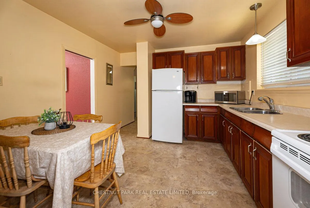 Photo 7 of 14 Vanderbrent Crescent, Etobicoke, Willowridge-Martingrove-Richview — HOMEH