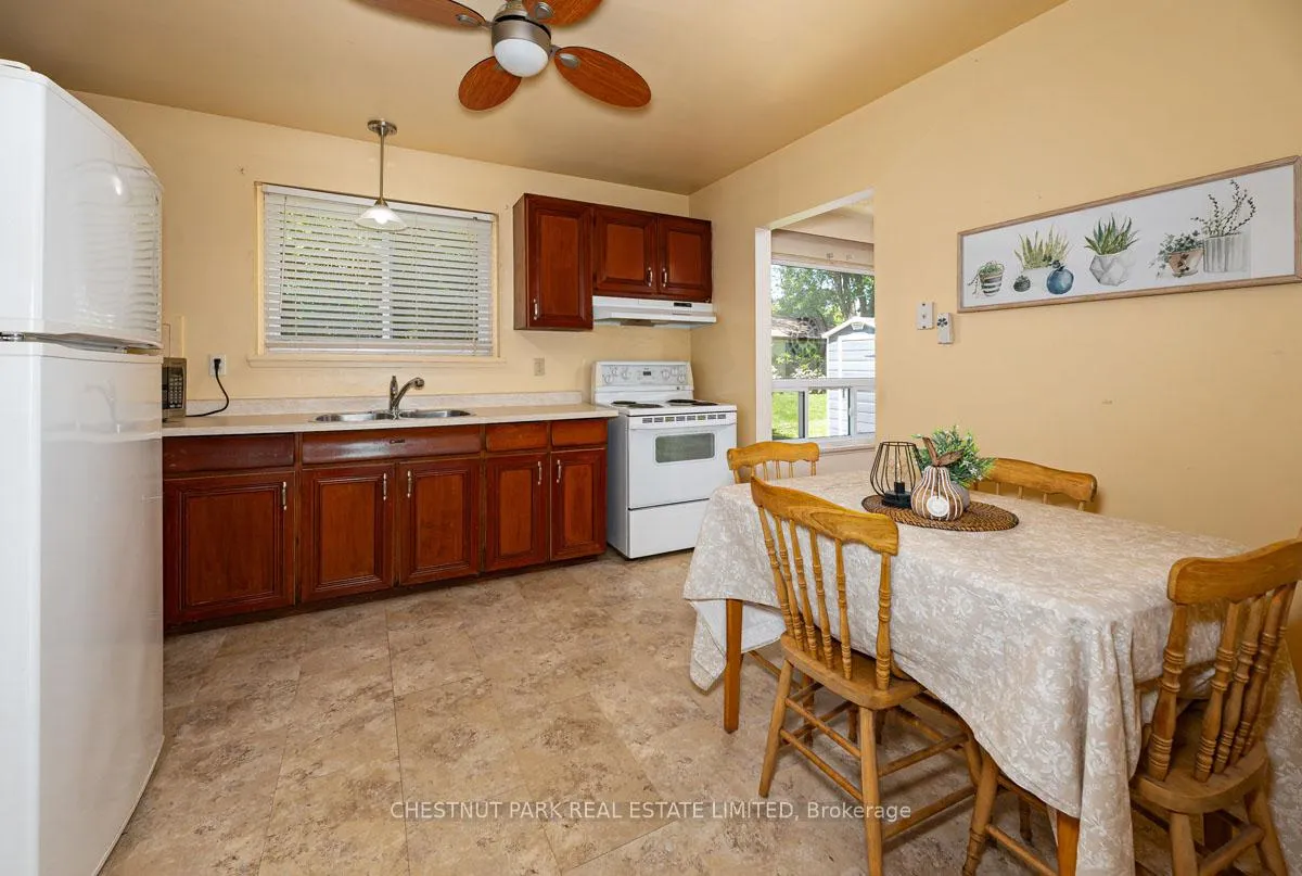 Photo 8 of 14 Vanderbrent Crescent, Etobicoke, Willowridge-Martingrove-Richview — HOMEH