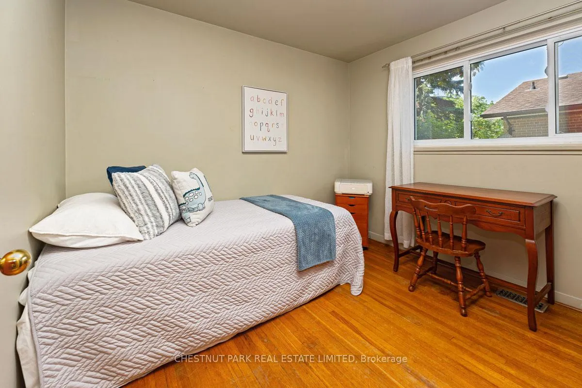 Photo 9 of 14 Vanderbrent Crescent, Etobicoke, Willowridge-Martingrove-Richview — HOMEH