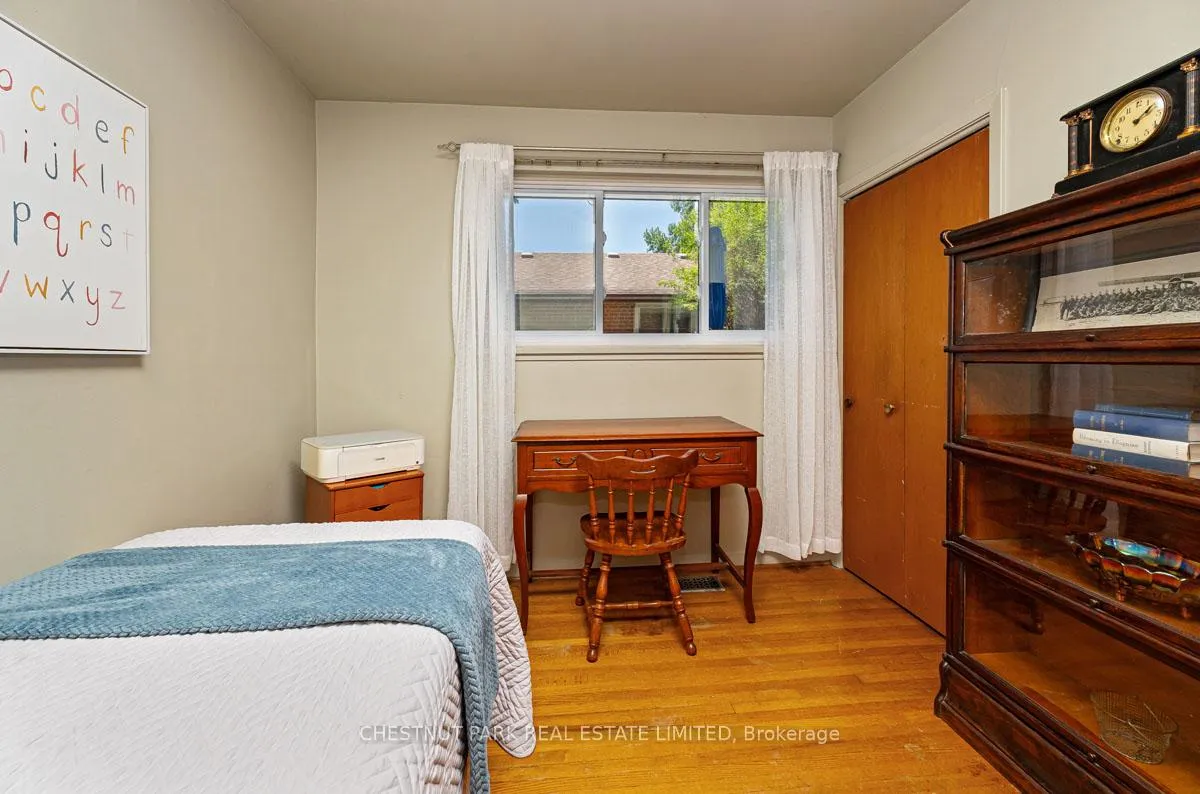 Photo 10 of 14 Vanderbrent Crescent, Etobicoke, Willowridge-Martingrove-Richview — HOMEH